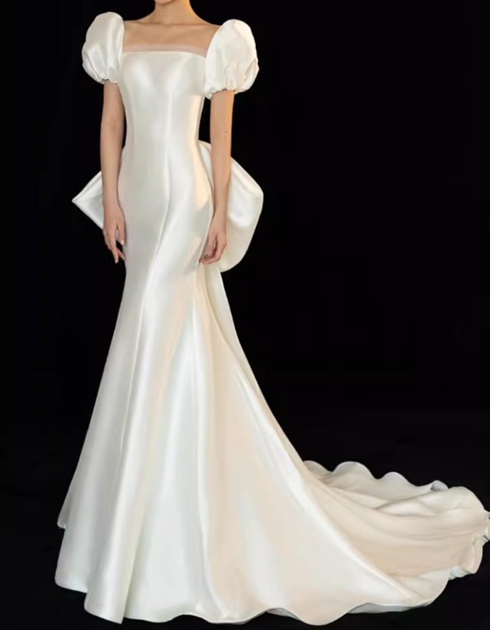 ウェディングドレス パフスリーブ 背中見せ 豪華なバックリボン 優雅なシルエット ミニトレーン 結婚式