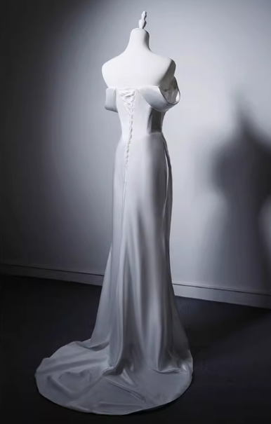 ウェディングドレス オフショルダー 優雅なシルエット ミニトレーン 編み上げ 大人っぽい 結婚式