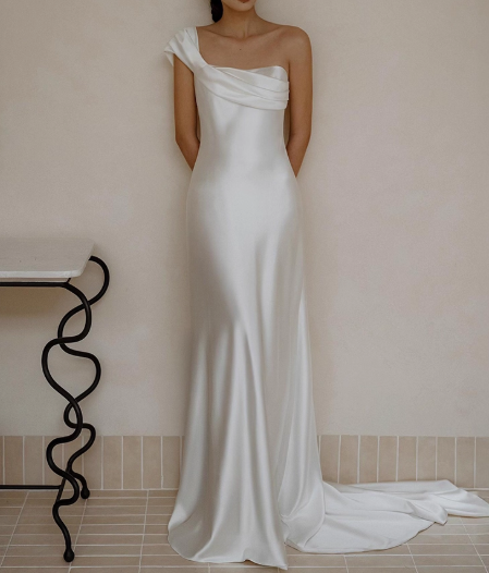 フランス風 ウェディングドレス ワンショルダー 細見えシルエット バックリボン ミニトレーン 2次会/合コン