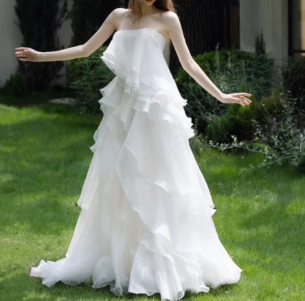 ウエディングドレス ベアトップ ラッフルフリル ふわふわドレス 可愛い 優雅なシルエット 前撮り