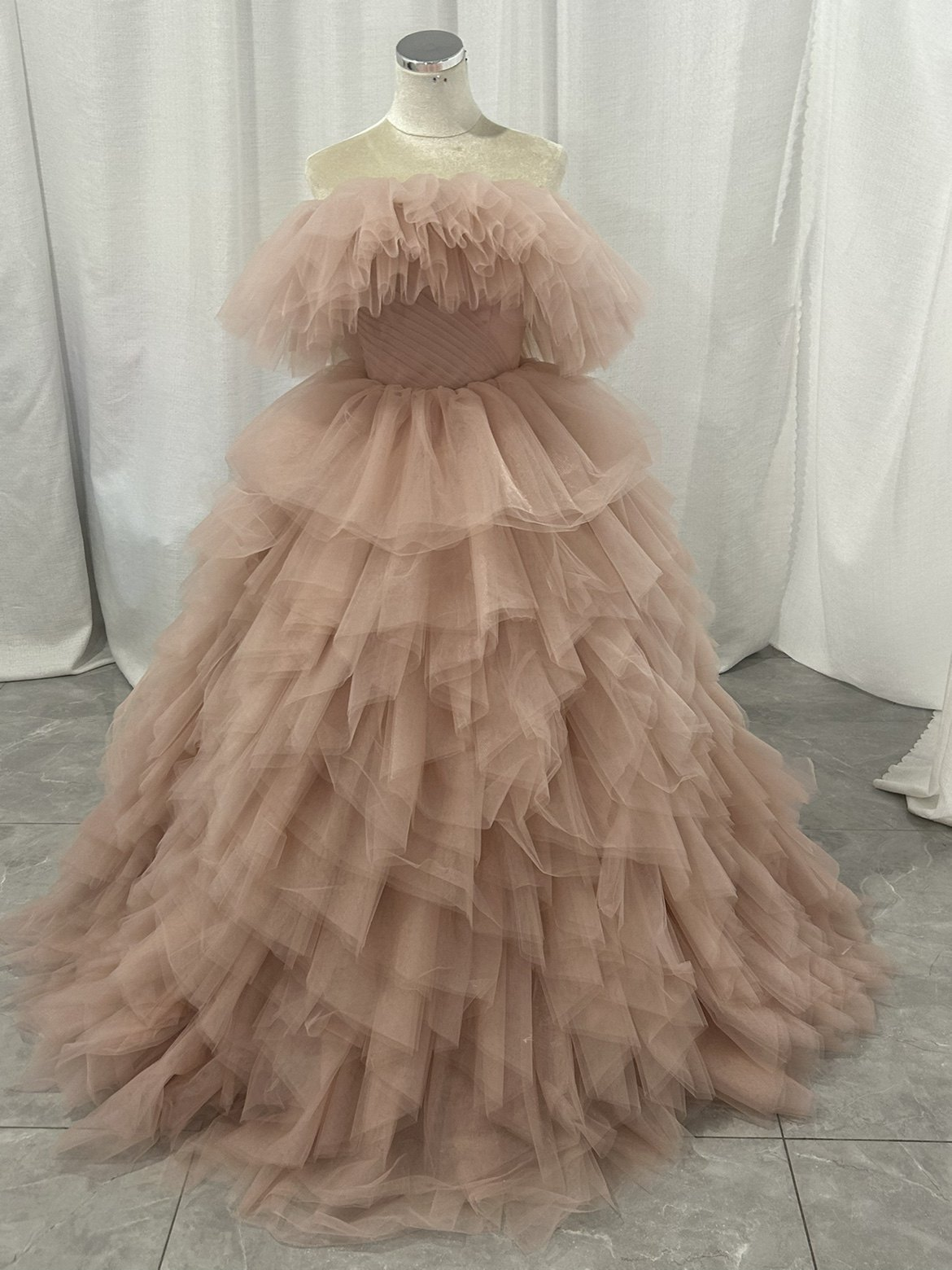 人気上昇！薄桃色 カラードレス 取り外しオフショルダー 柔らかく重ねたチュールスカート ロング 編み上げ 前撮り
