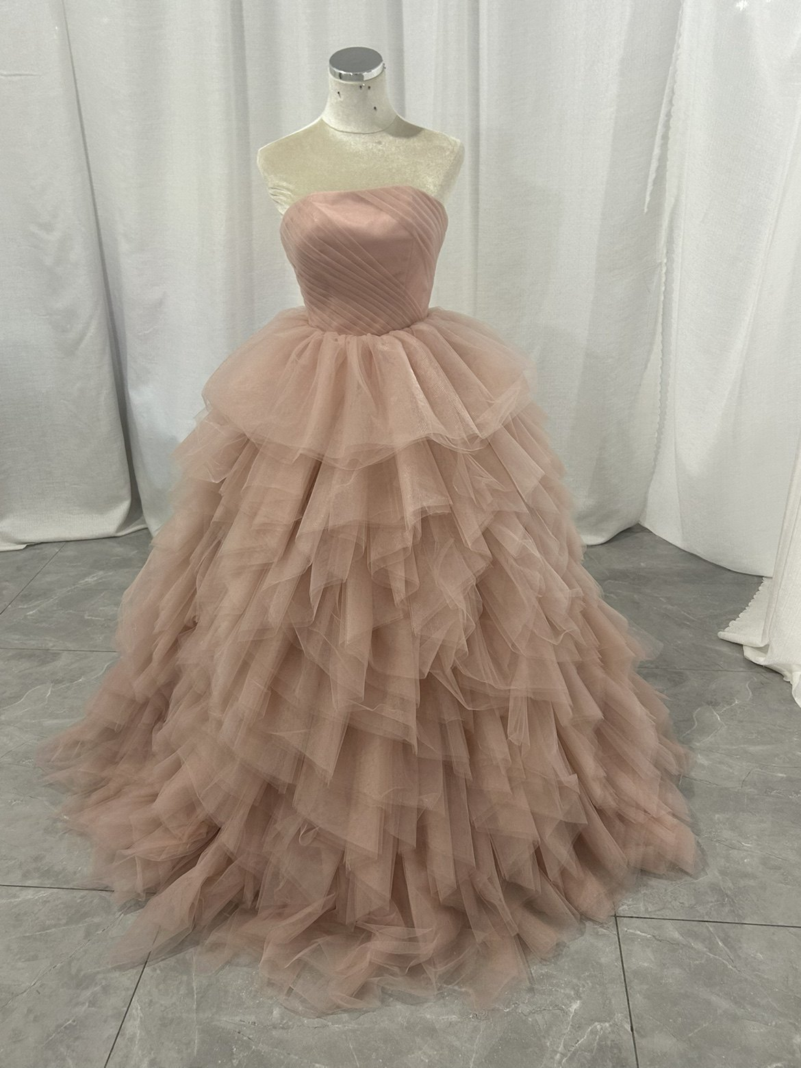 人気上昇！薄桃色 カラードレス ベアトップ 柔らかく重ねたチュールスカート ロング 編み上げ 前撮り