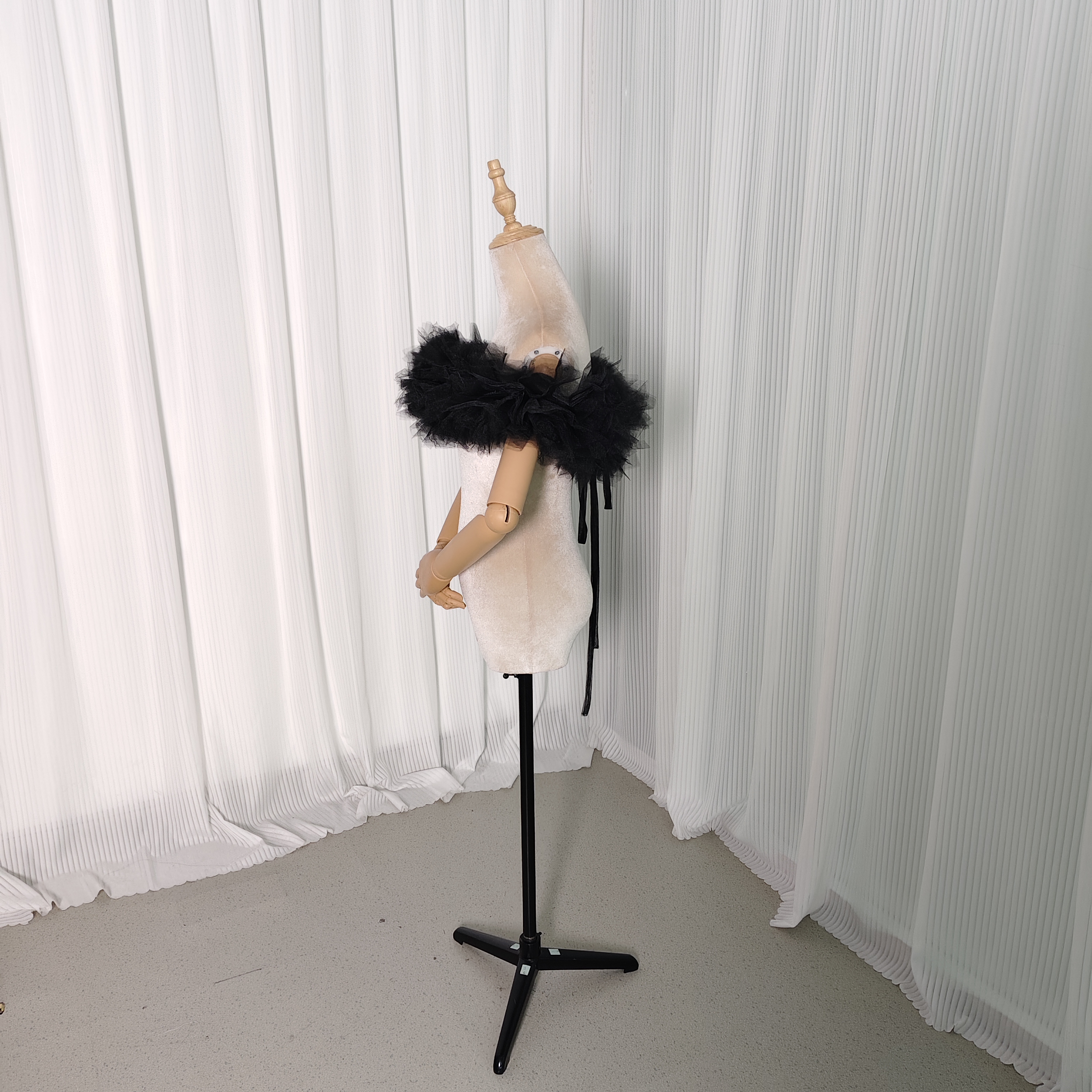 オフショルダー ブラック ソフトチュール 編み上げ 披露宴/結婚式 前撮り 色直し