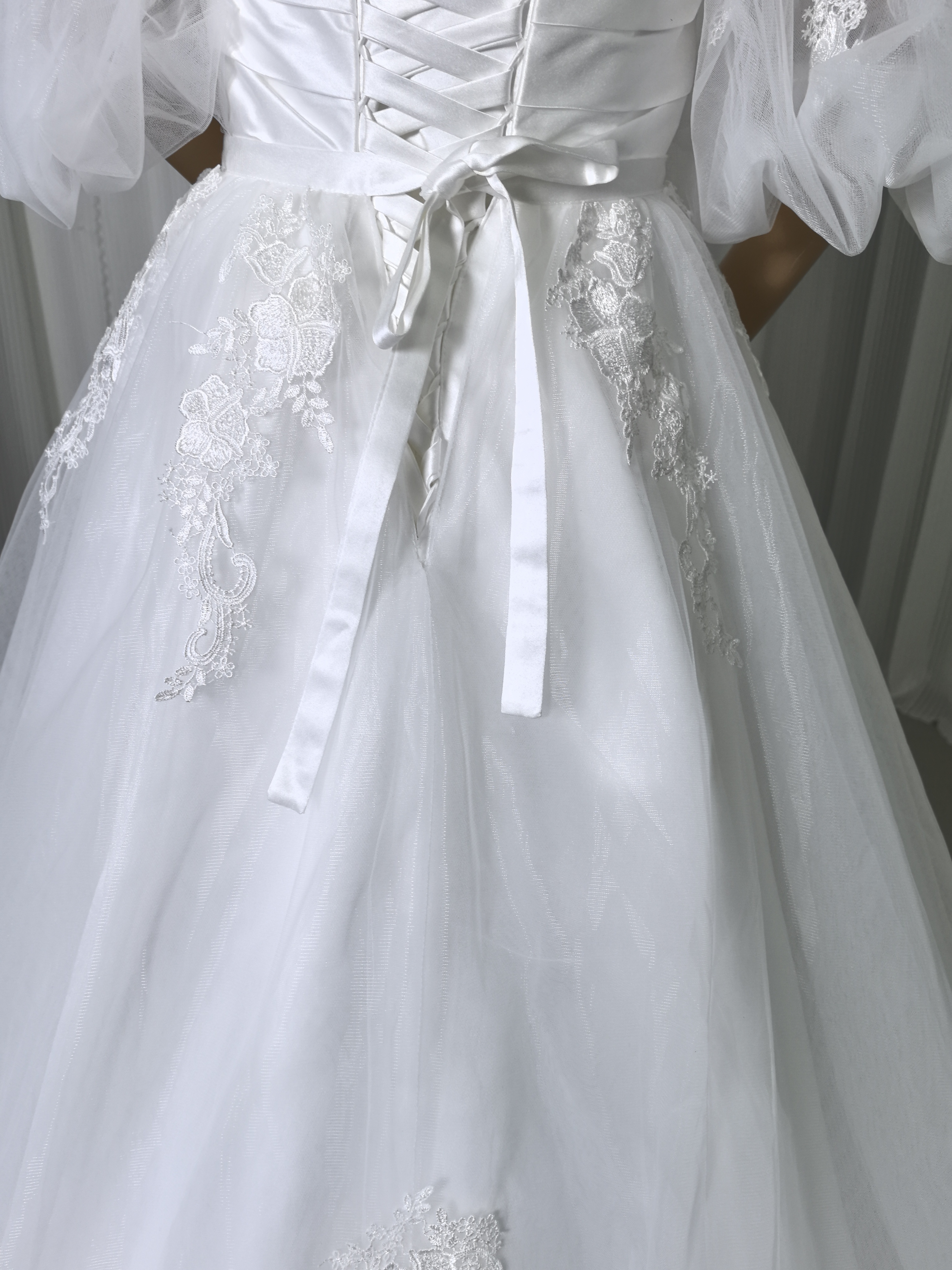 人気上昇！2ways ウェディングドレス オーバースカート パフスリーブ 繊細レース 結婚式 前撮り