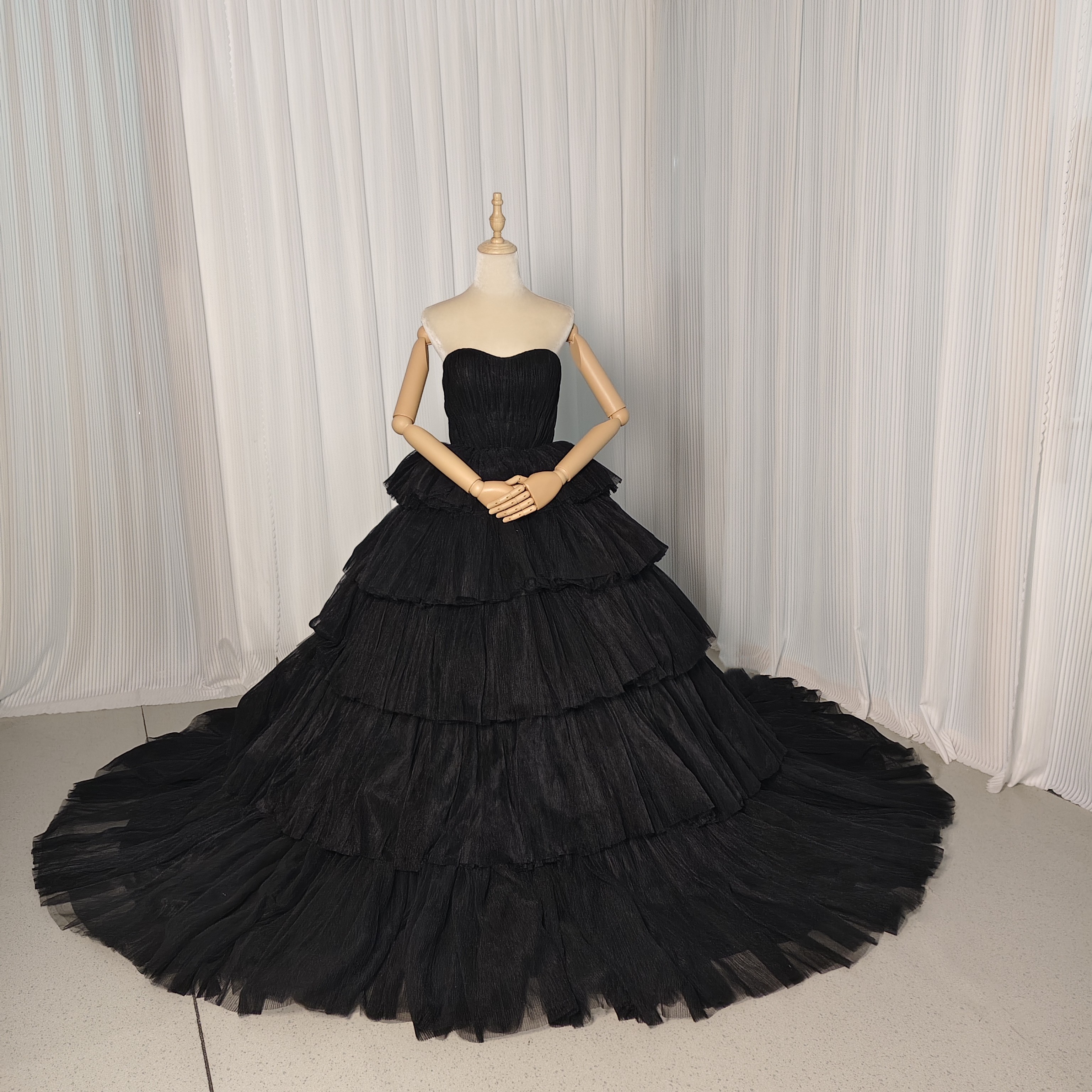 上品！カラードレス ブラック ベアトップ プリーツドレス 編み上げ ボリュームドレス 結婚式 前撮り