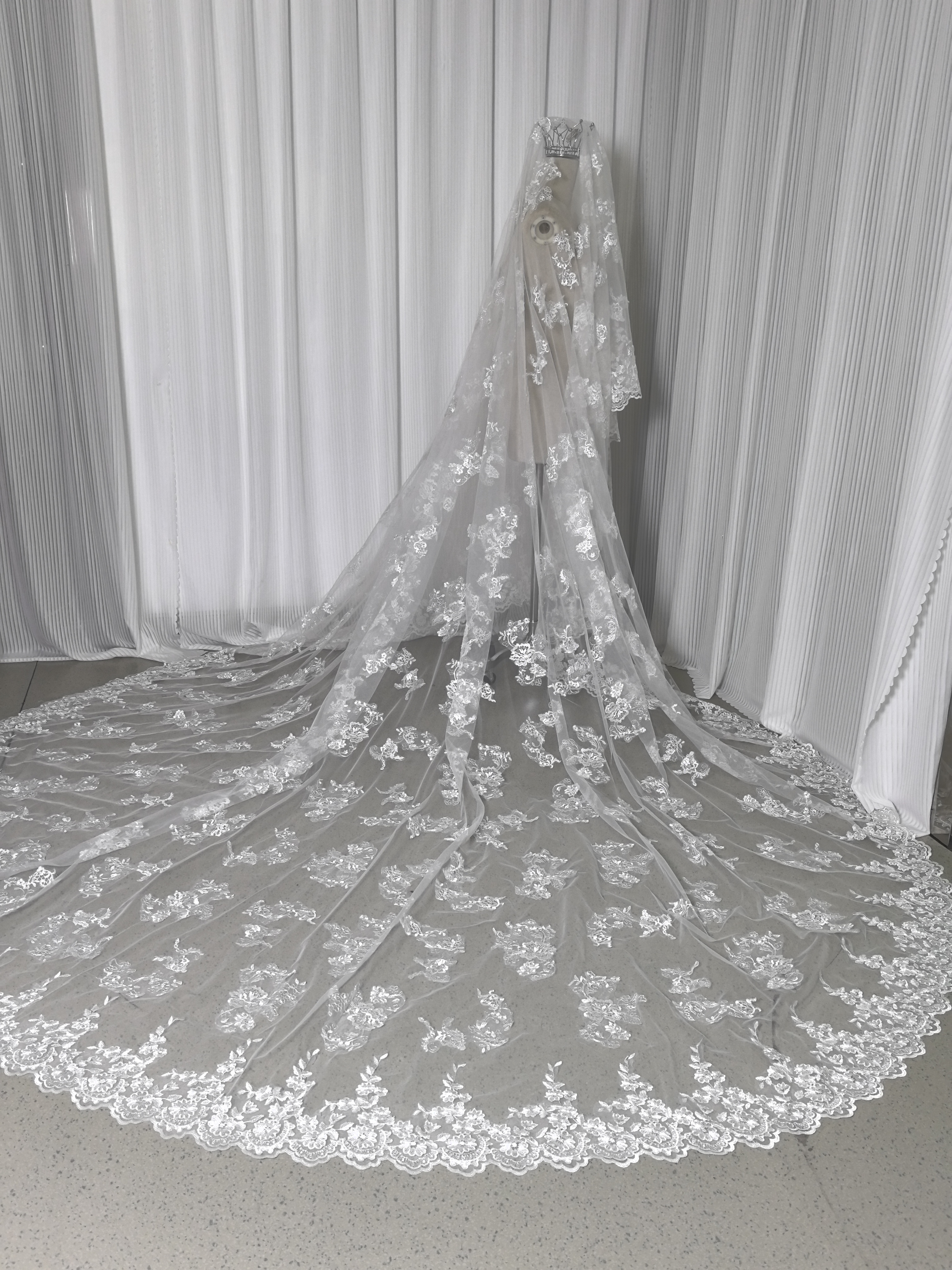 送料無料！ロングベール ベールダウン可能 パール 贅沢な小花総レース 花嫁/ウェディングドレス