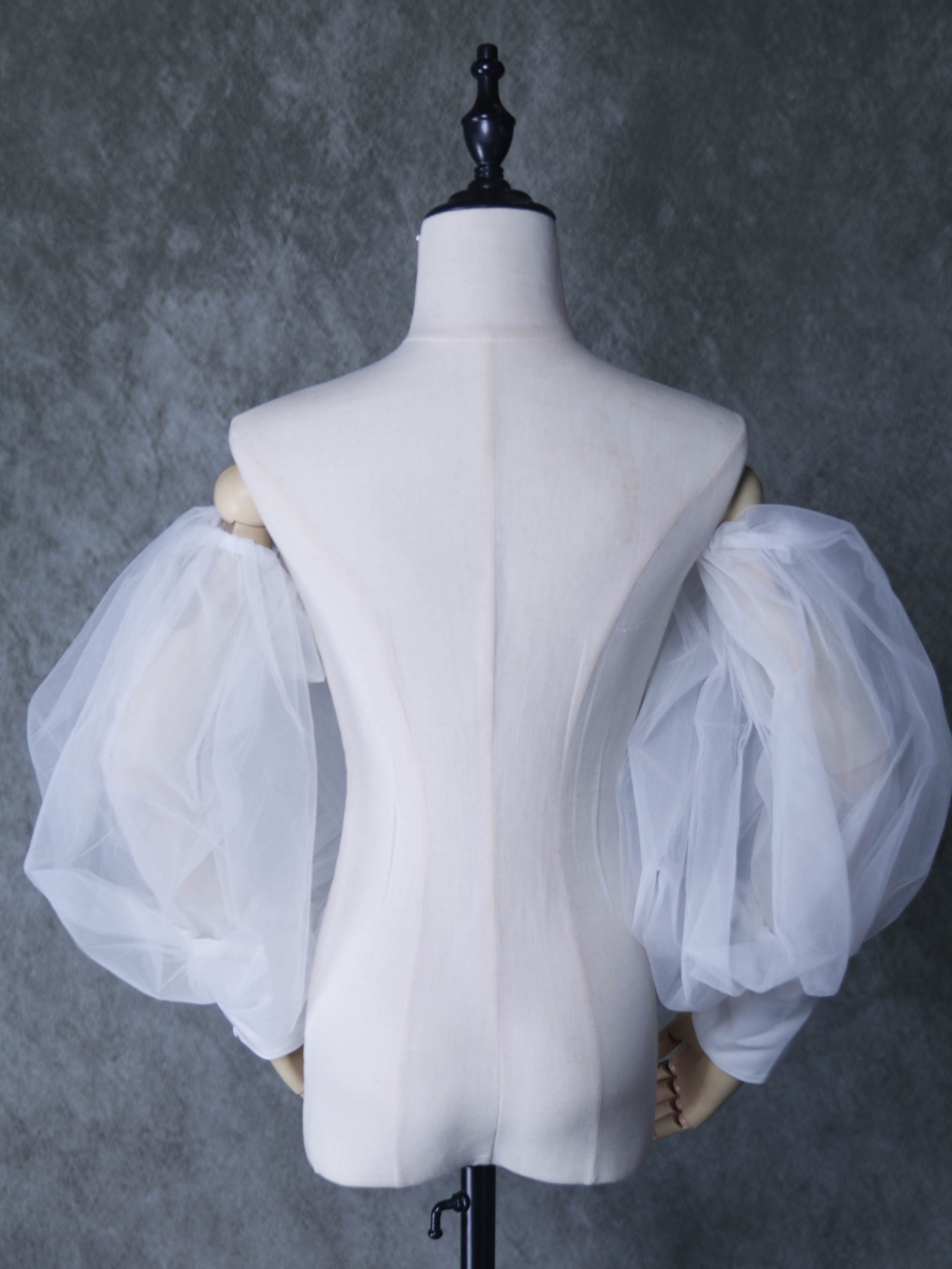 シースルー袖 オフホワイト パフスリーブ くるみボタン 取り外し袖 ストレッチ ウェディングドレス