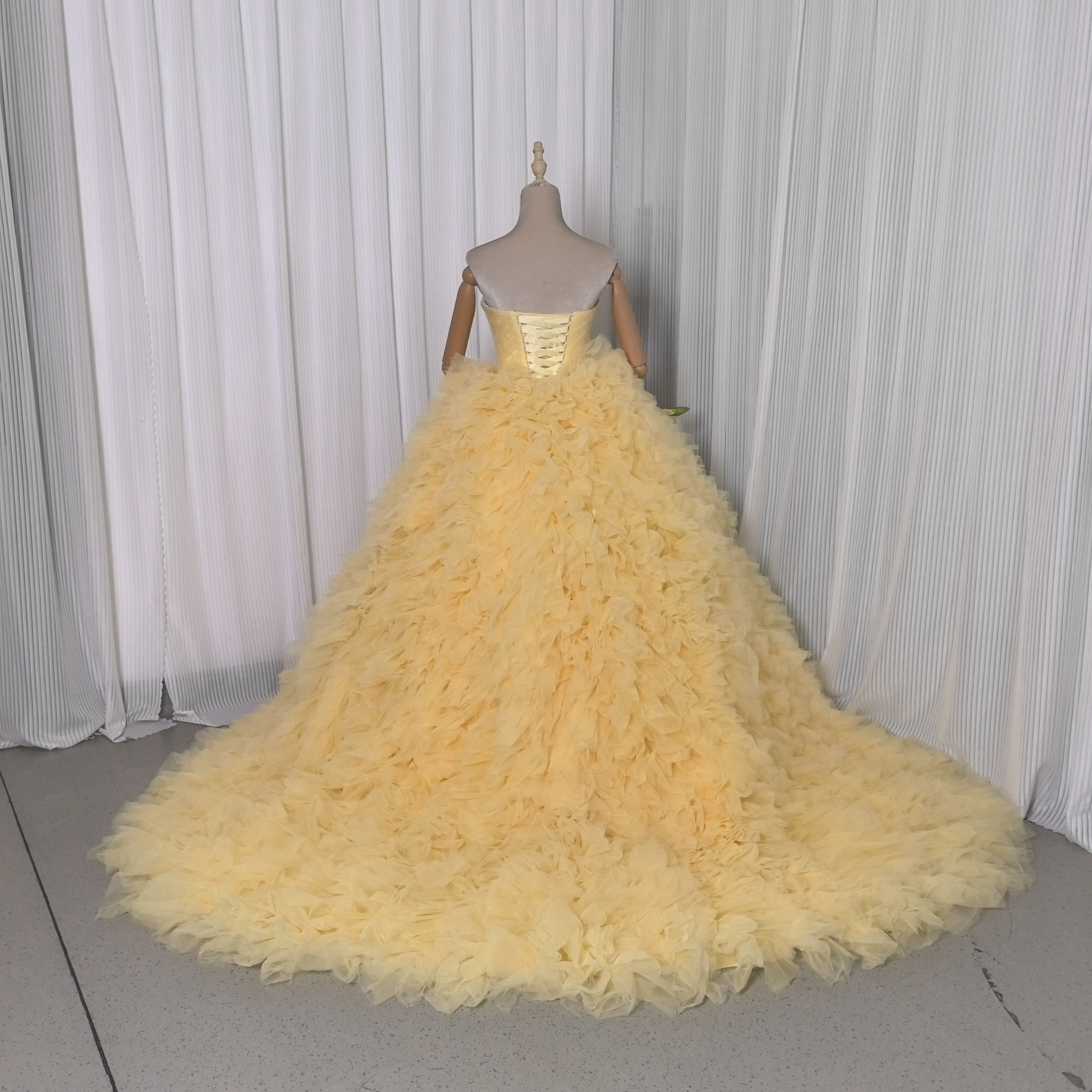 カラードレス パステルイエロー ベアトップ もこもこドレス 抜群のおしゃれ見え ソフトチュール 花嫁