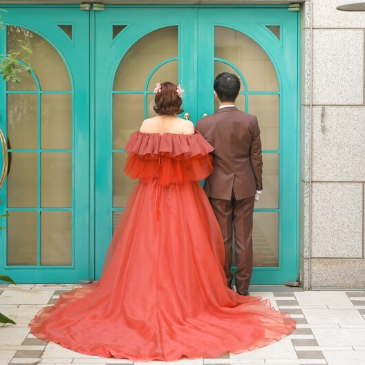 実例写真！取り外しオフショルダー テラコッタ色 キラキラグリッターチュール 色直し 花嫁 前撮り