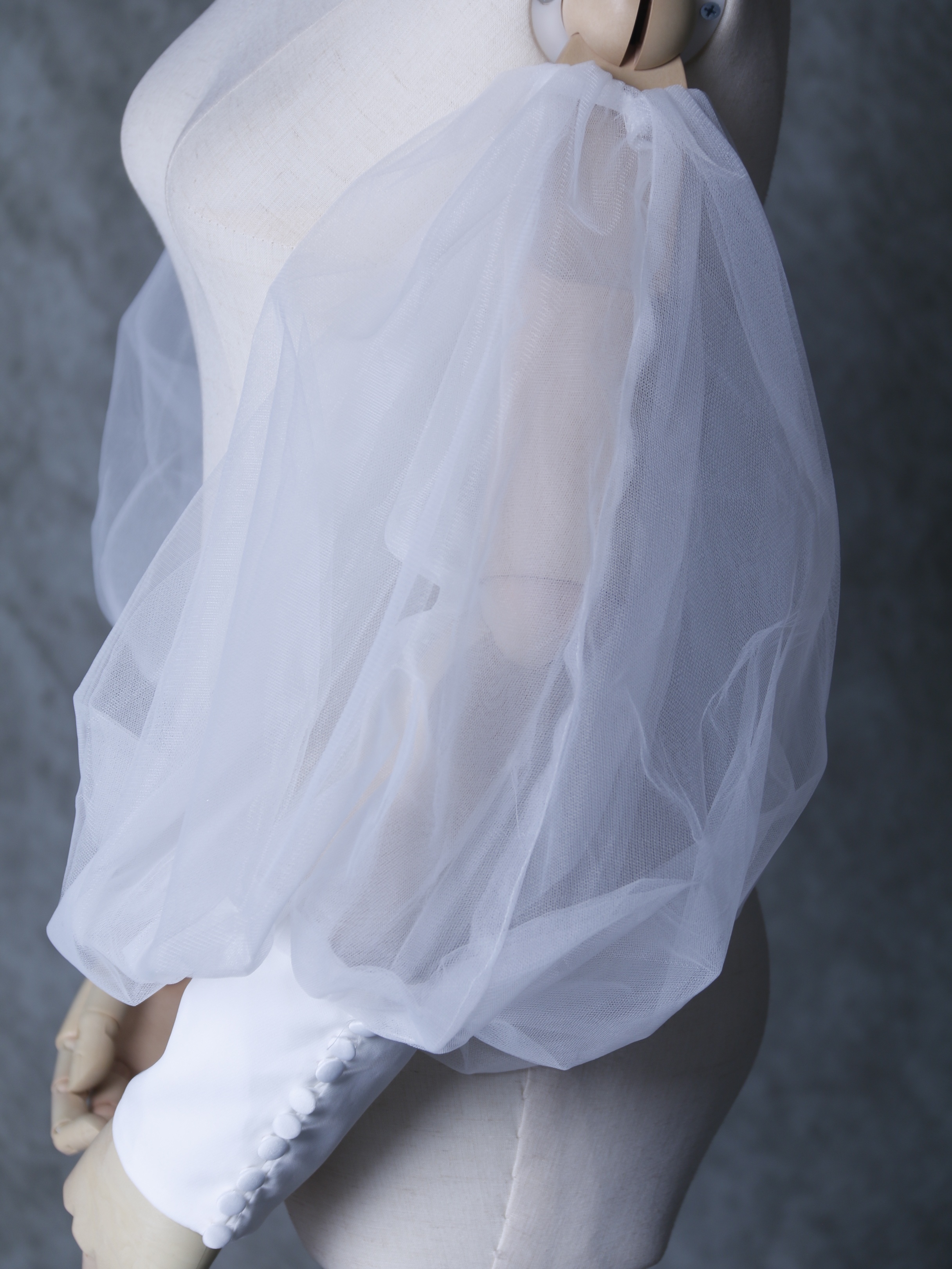 シースルー袖 オフホワイト パフスリーブ くるみボタン 取り外し袖 ストレッチ ウェディングドレス