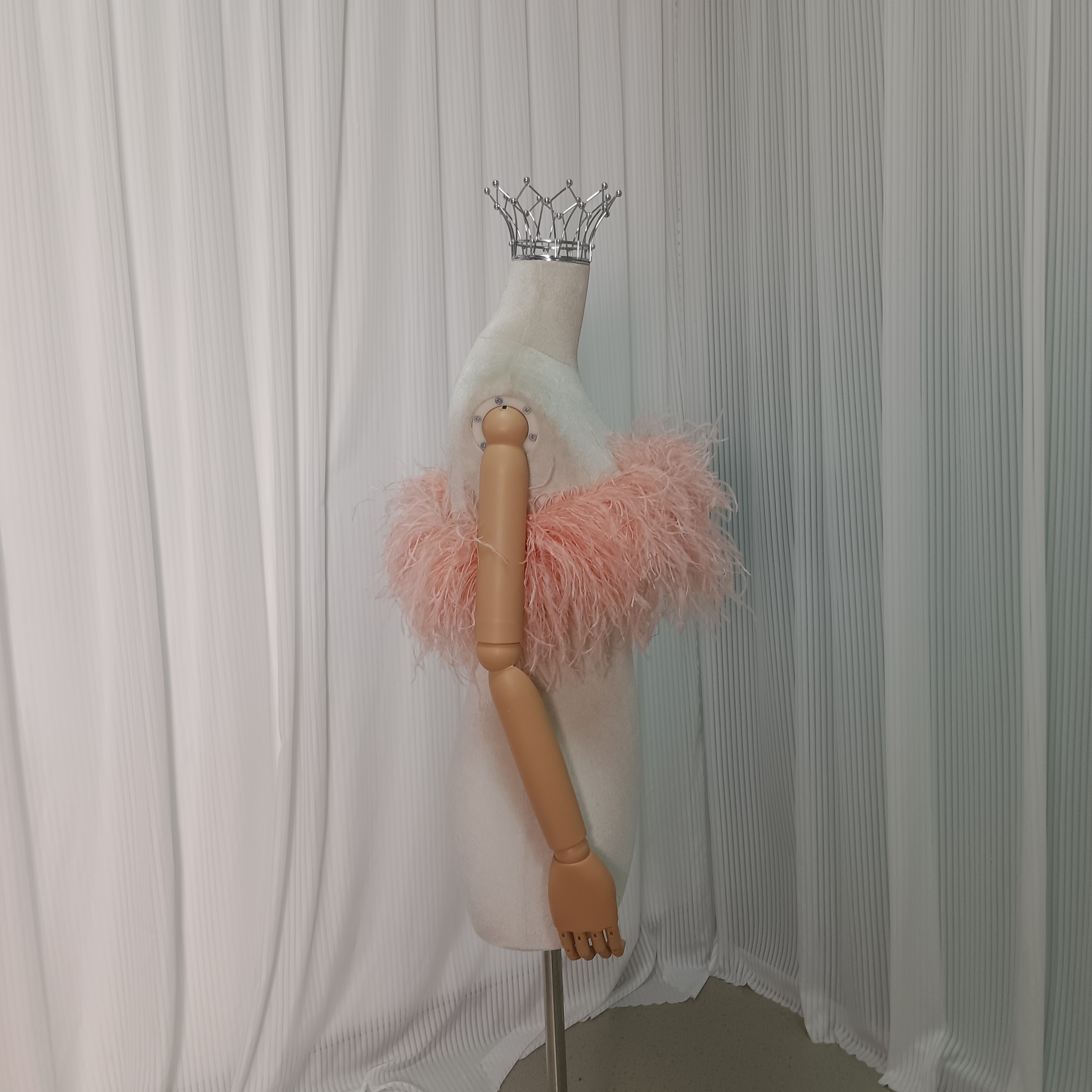 フェザー ローズピンク ベアトップ 取り外し 色直し 可愛い 前撮り 花嫁 フェザードレス