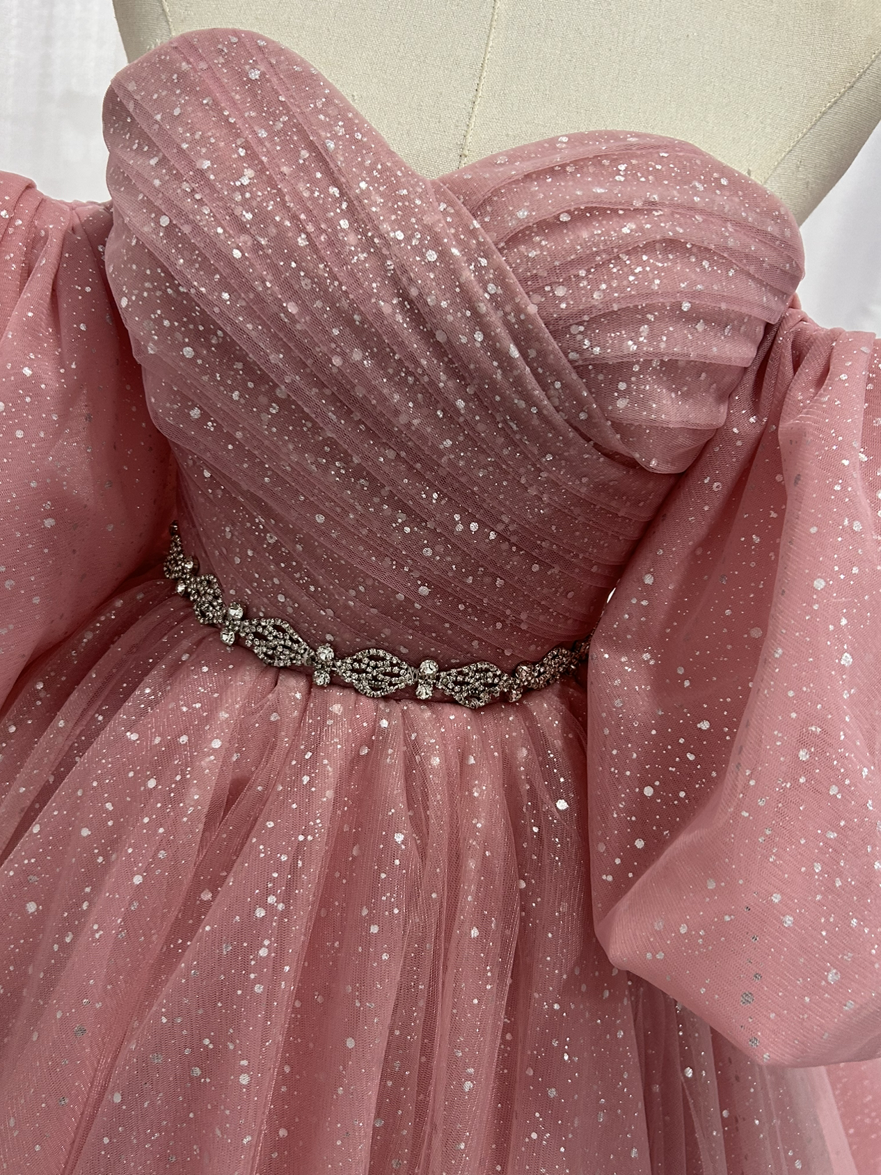 美品！カラードレス ピンク パフスリーブ ベルト キラキラグリッターチュール 編み上げ 披露宴/結婚式