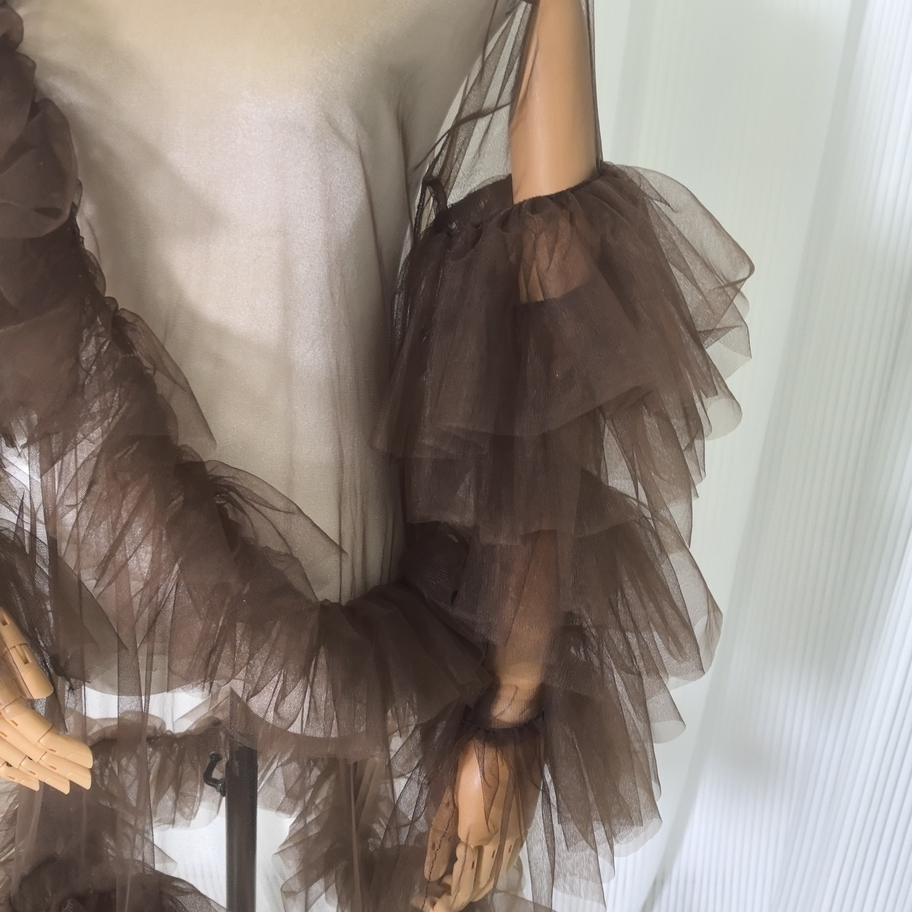 トップス コーヒーの色 フリル袖 デザイン感 ソフトチュール 色直し 妊婦 前撮り
