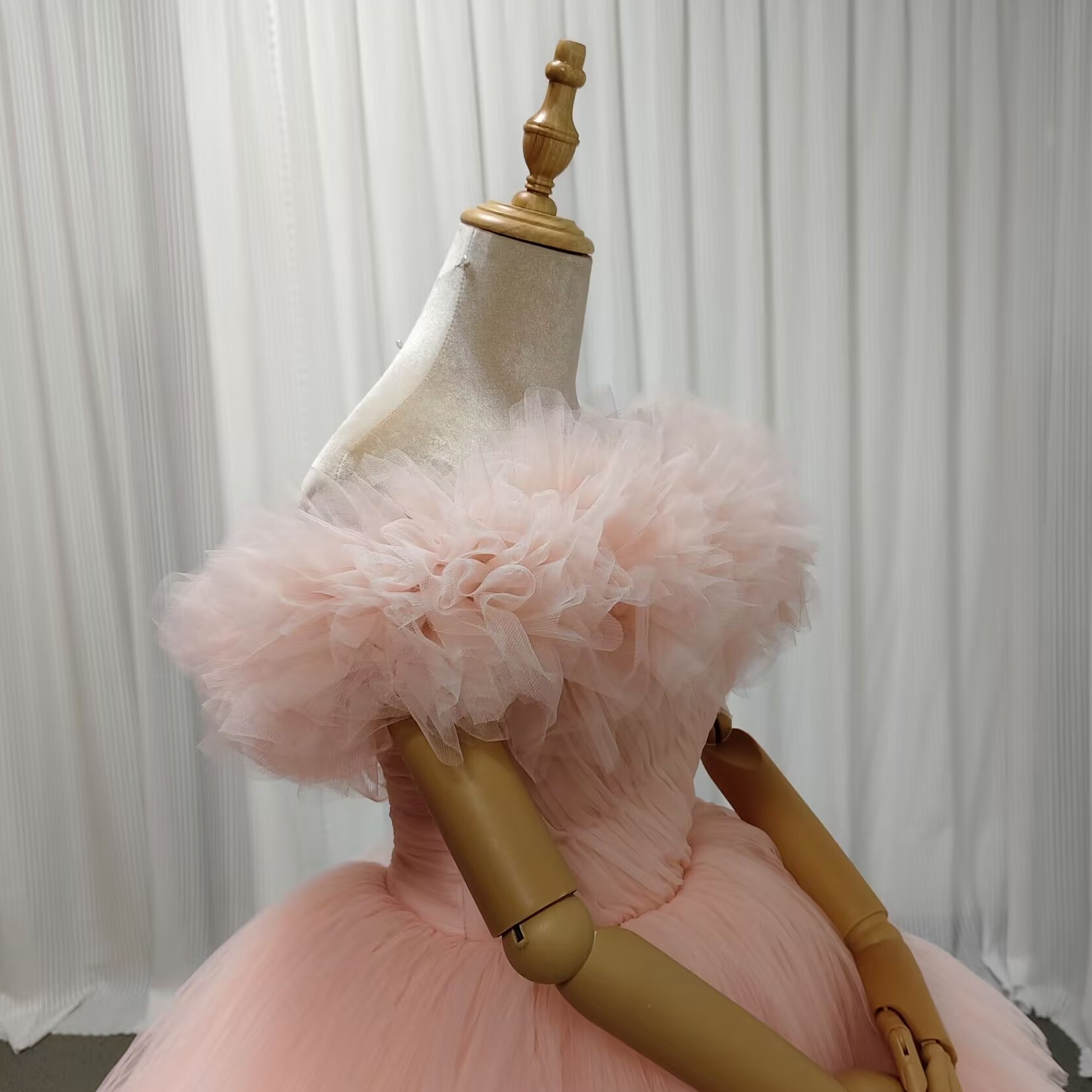 大好評中！カラードレス 薄ピンク 取り外しオフショルダー プリーツスカート 披露宴 花嫁