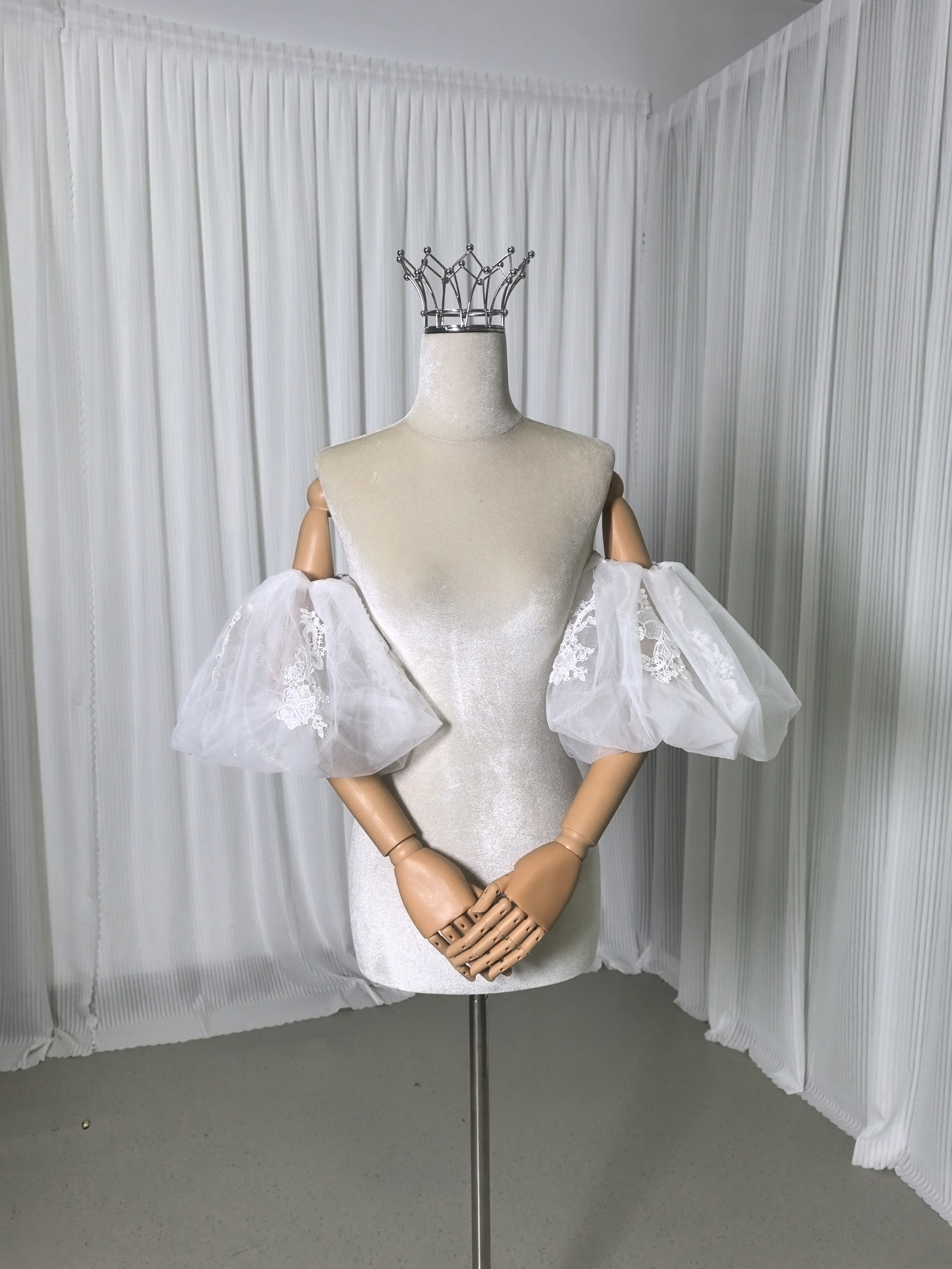 実例写真！パフスリーブ 取り外し袖 ストレッチ 可愛い ソフトチュール キラキラ光る刺繍 花嫁