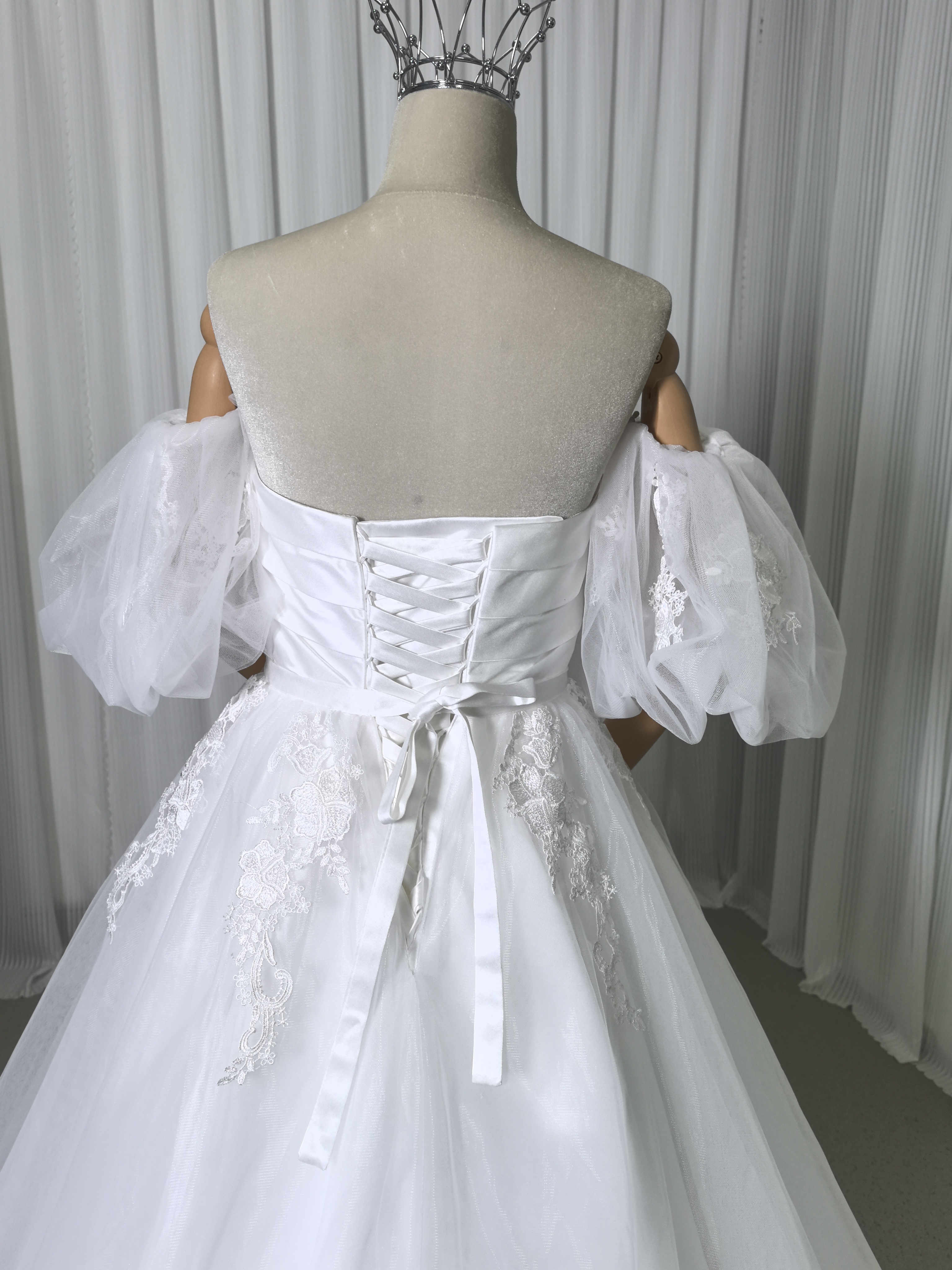 人気上昇！2ways ウェディングドレス オーバースカート パフスリーブ 繊細レース 結婚式 前撮り