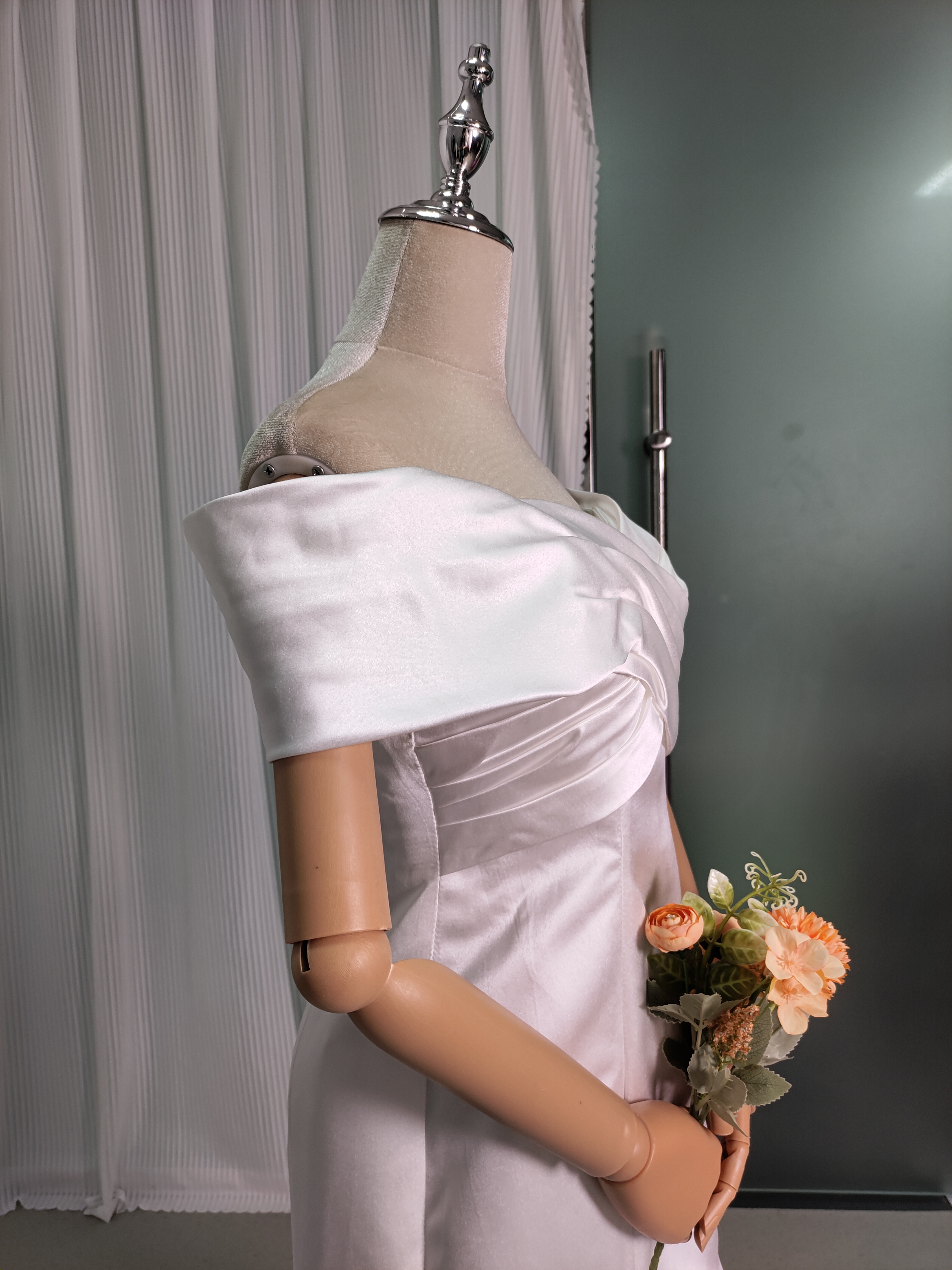 ウェディングドレス オフショルダー ファスナー マーメイドライン 結婚式 光沢サテン エレガント
