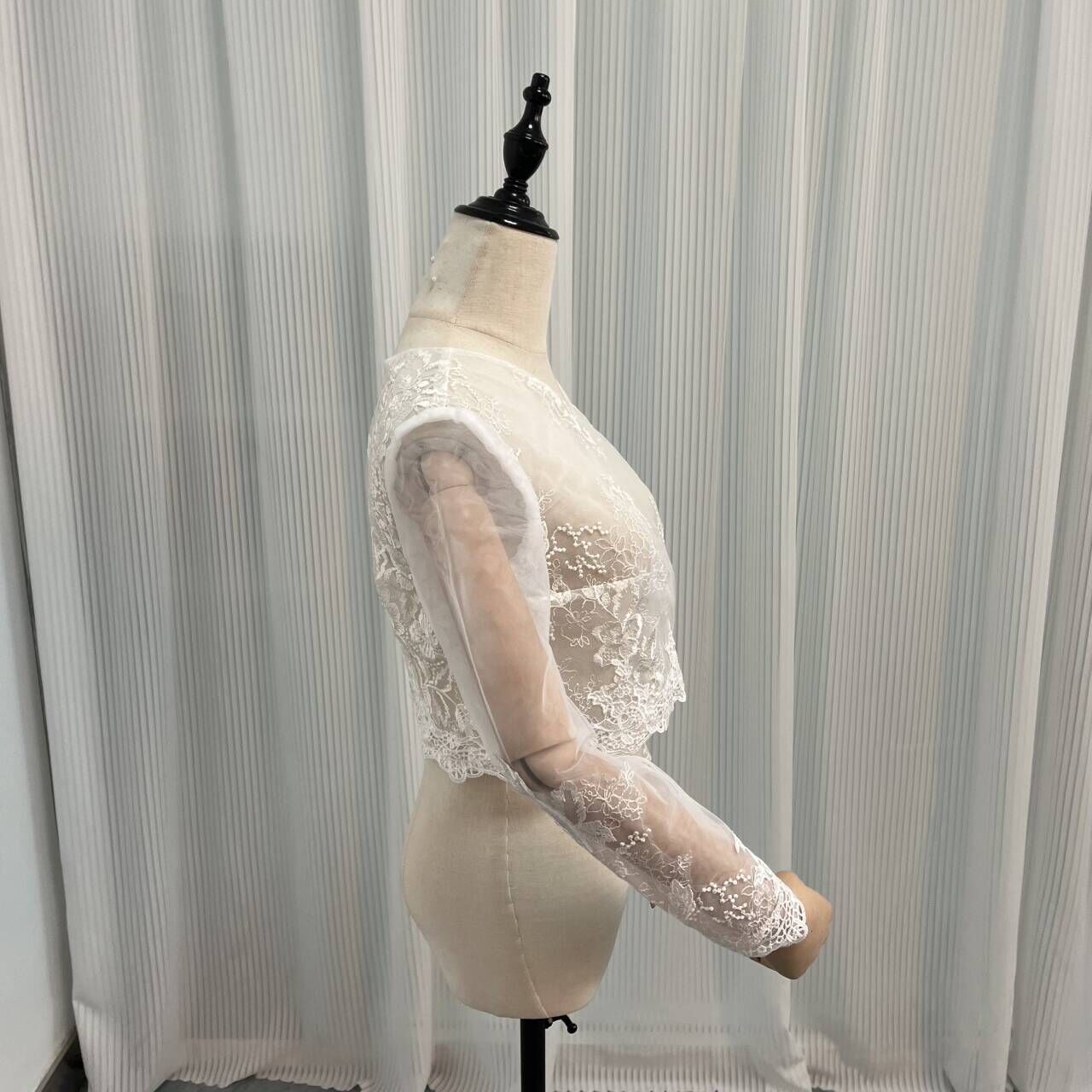 可愛い ボレロ Vネック 流れる透け花レース ファスナー ウェディングドレス