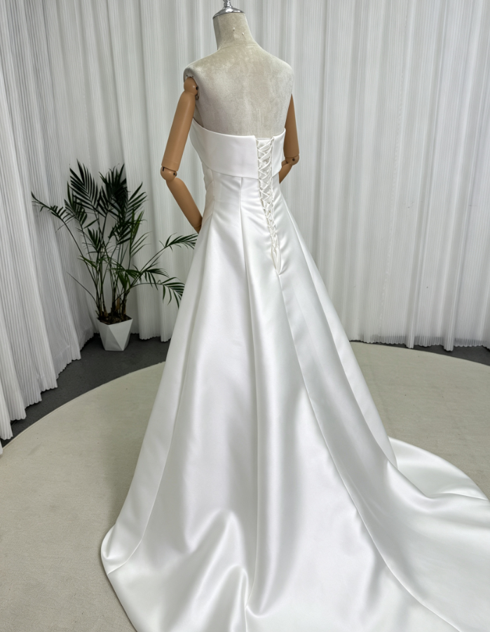 フランス風 ウェディングドレス ベアトップ 細見えシルエット 短トレーン ミカドサテン 結婚式