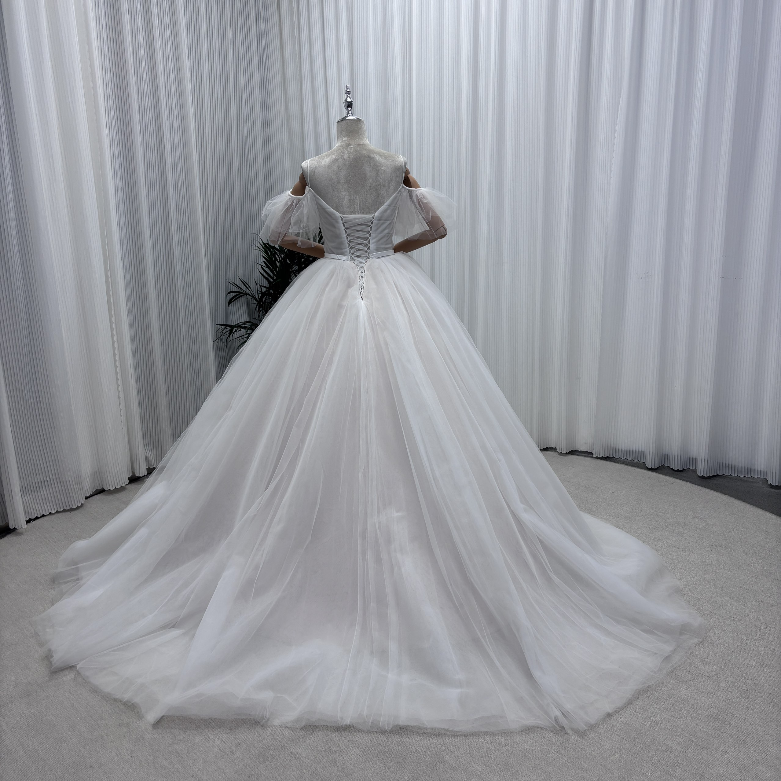 フランス風 ウェディングドレス キャミソール フリル袖 プリンセスライン 編み上げ 結婚式
