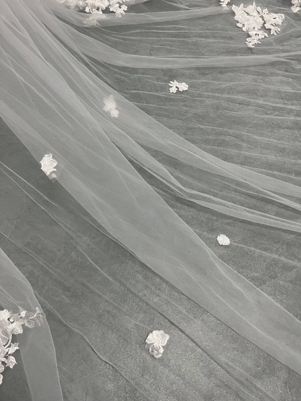 美品！ロングベール パール ベールダウン可能 繊細レース 花嫁/ウェディングドレス