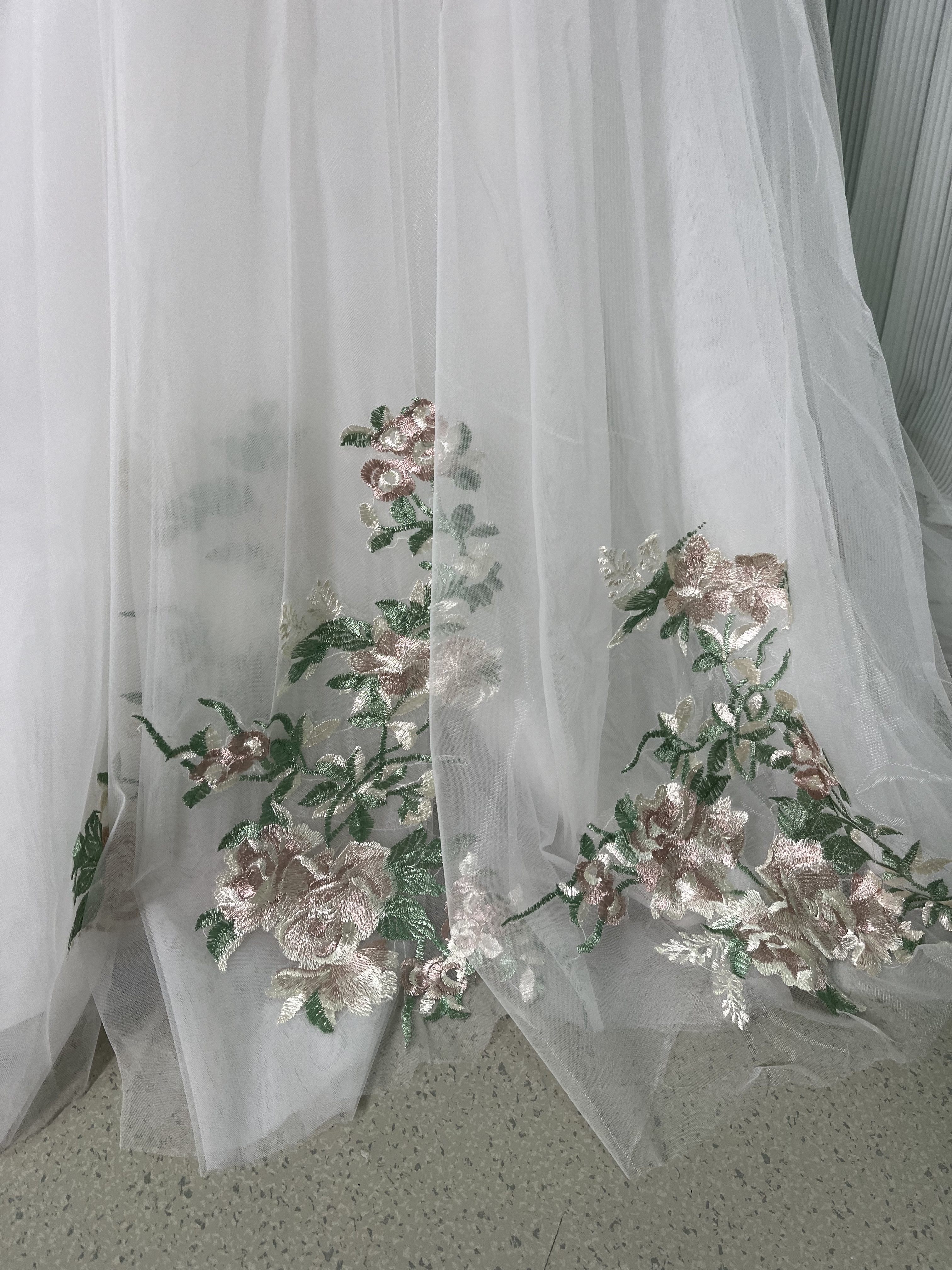 ウェディングドレス Vネック 美しい花レース 背中見せ 編み上げ 結婚式 前撮り