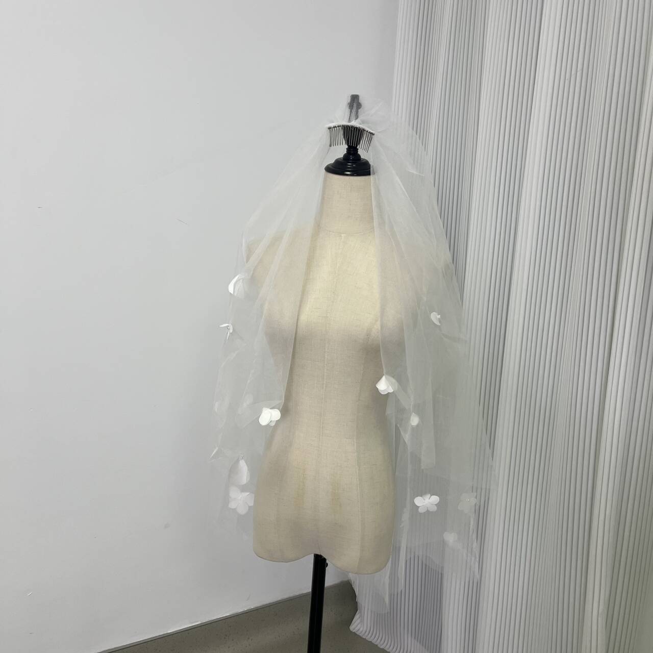 美品！ショートベール 花モチーフ ビーズ コーム付き 可愛い 披露宴/結婚式 オーダーメイド