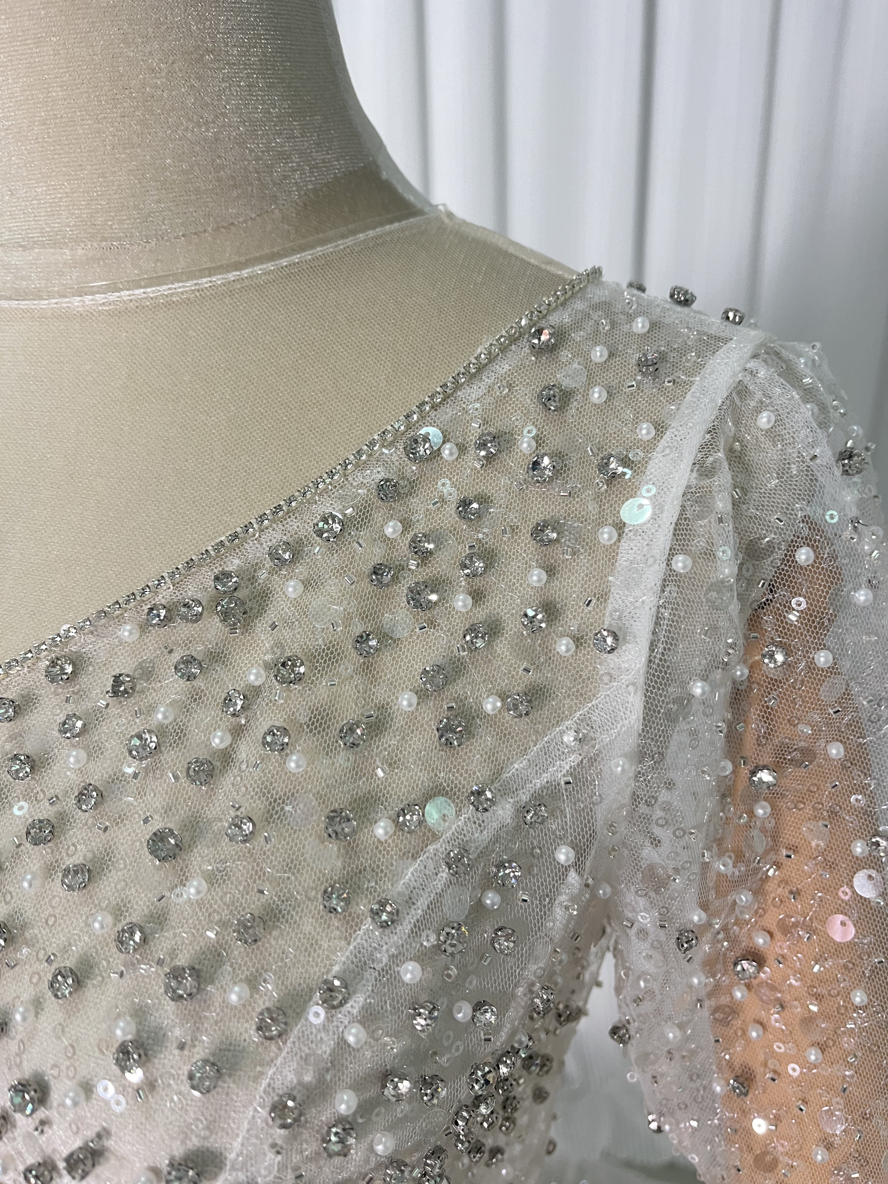 オーバードレス ウエディングドレス 半袖 マーメイドライン キラキラスパンコール ビーズ 結婚式