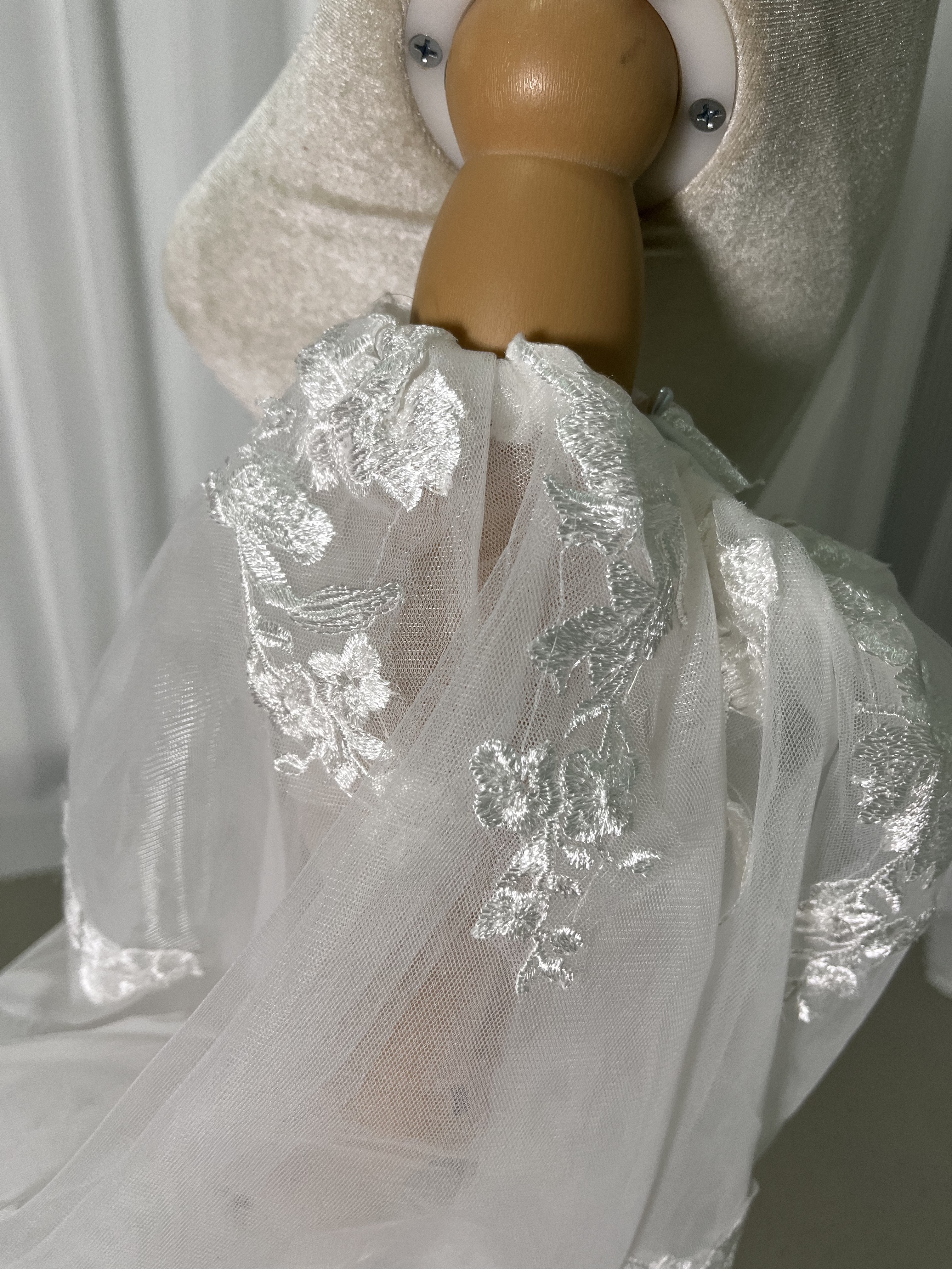 可愛い パフスリーブ 取り外し袖 ストレッチ ソフトチュール キラキラ光る刺繍 花嫁/ウェディングドレス