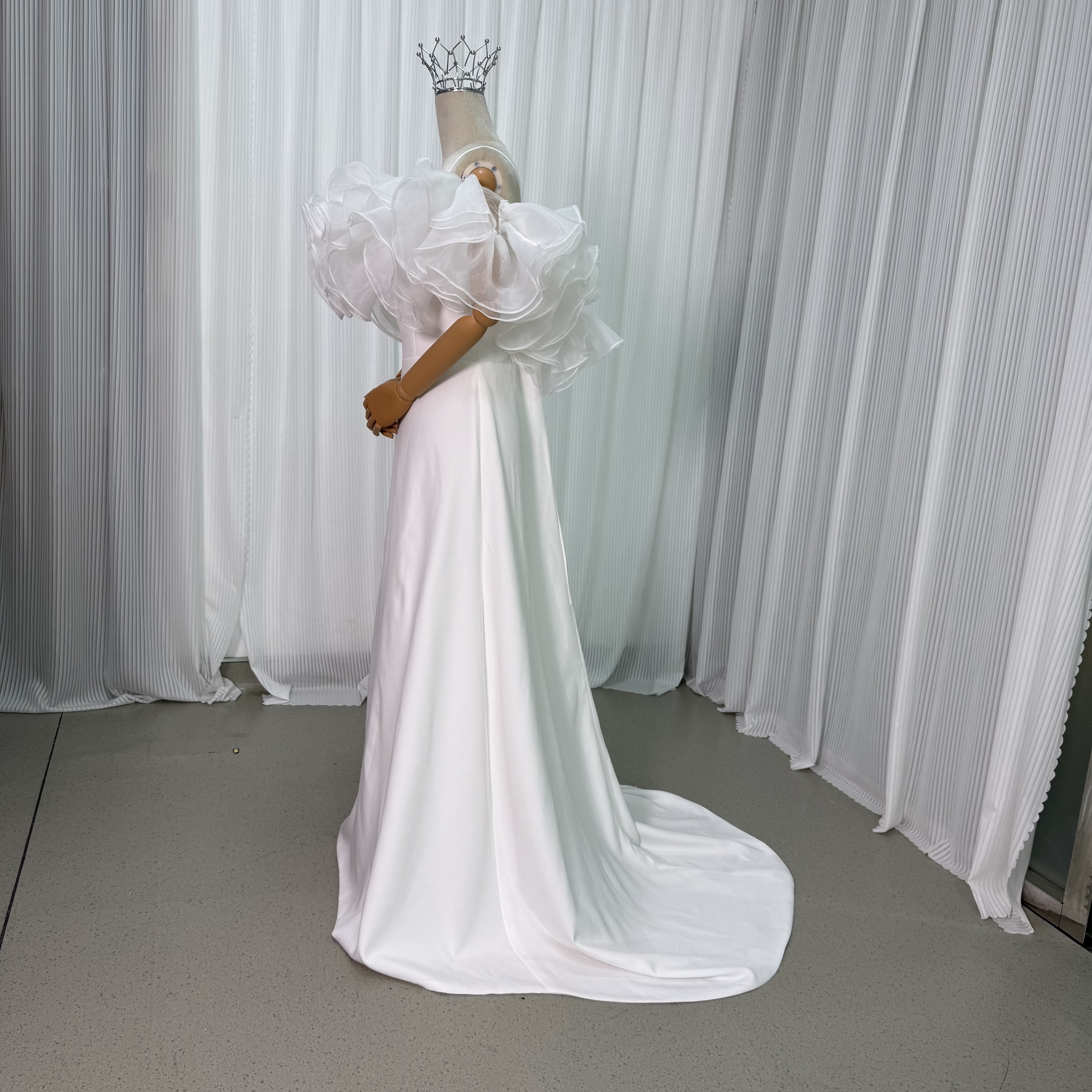 ウエディングドレス オフショルダー キャミソール クレープ生地 スレンダーライン 結婚式
