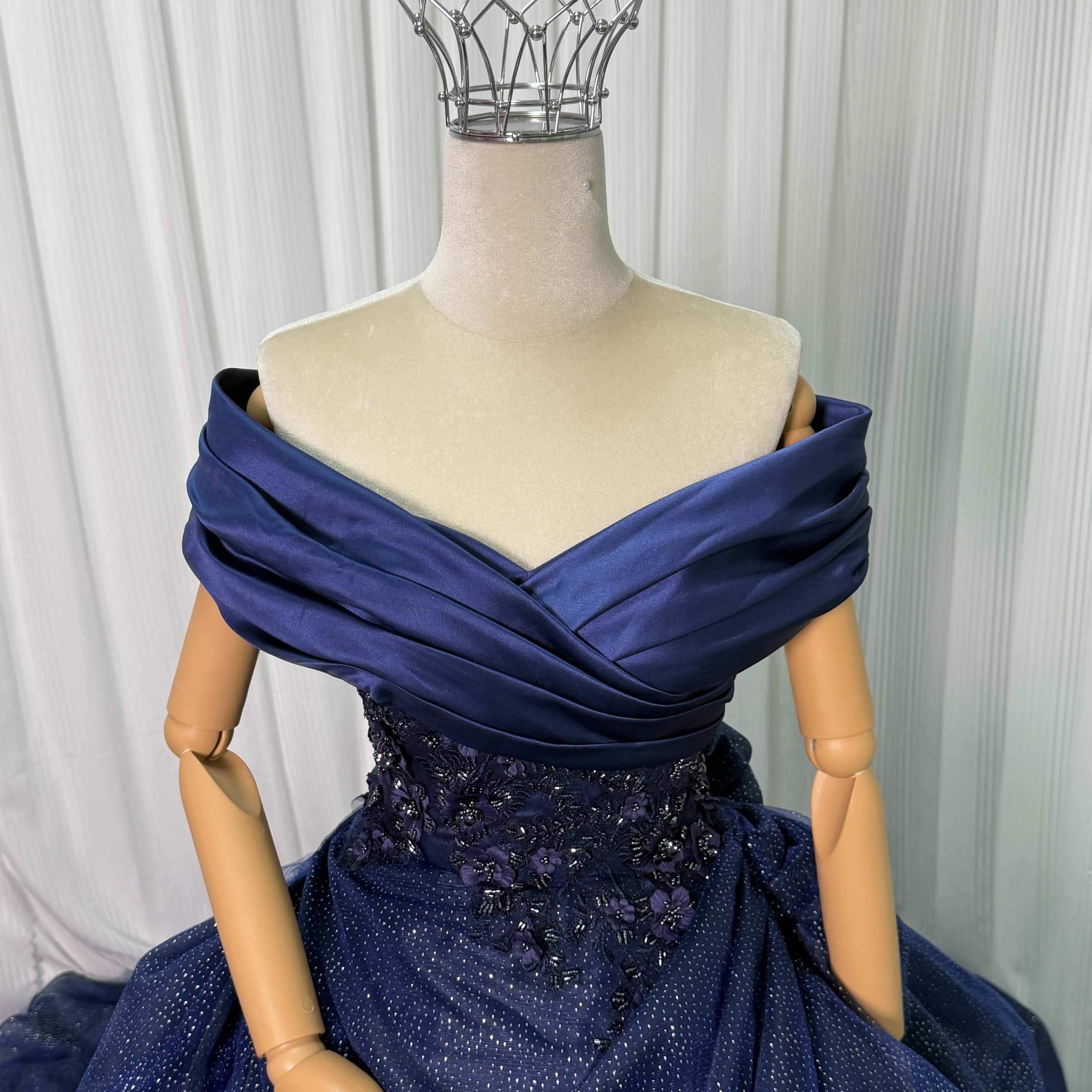 豪華！カラードレス ネイビー ティアードのドレス オフショルダー 3D立体レース刺繍 キラキラチュール ボリュームドレス 花嫁