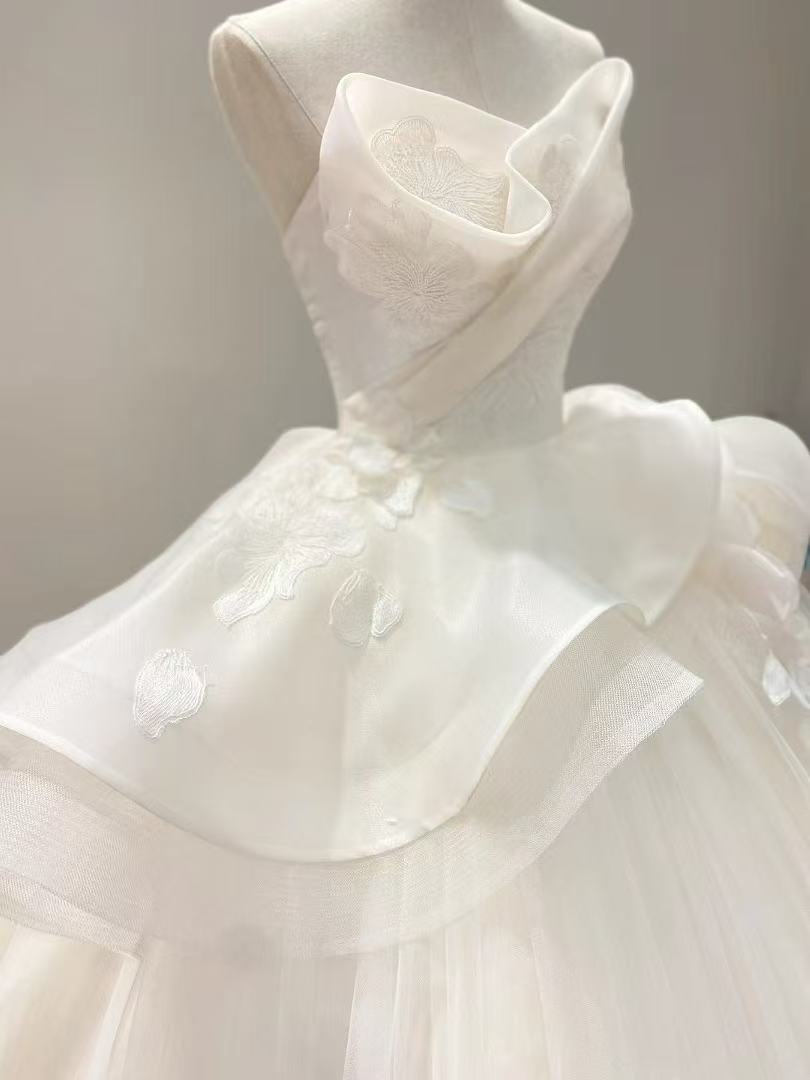 豪華！ウェディングドレス ベアトップ フリルドレス シアーな美しさ 花モチーフ 結婚式