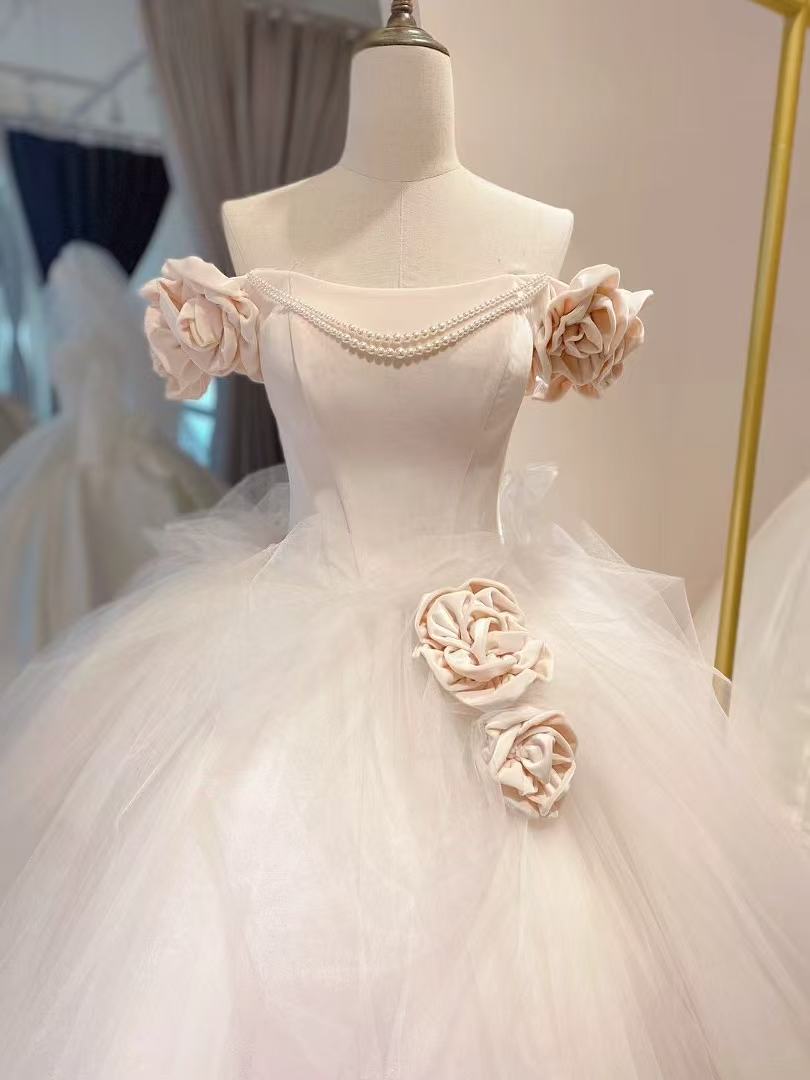 ウエディングドレス 薄ピンク プリンセスライン 花モチーフ ラッフルフリル 可愛い 結婚式