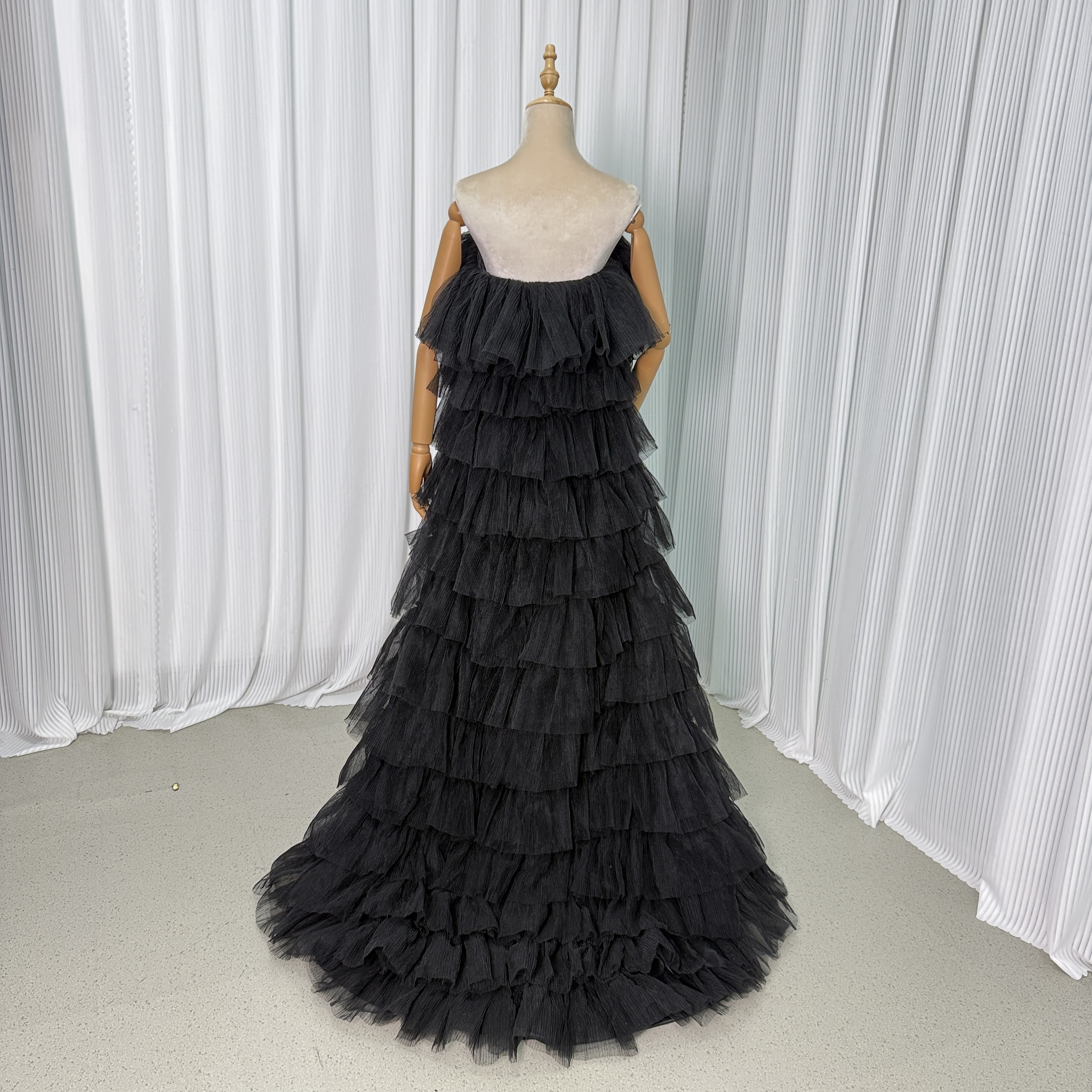 パーティードレス ブラック ベアトップ 柔らかく重ねたチュールスカート 可愛い 前撮り