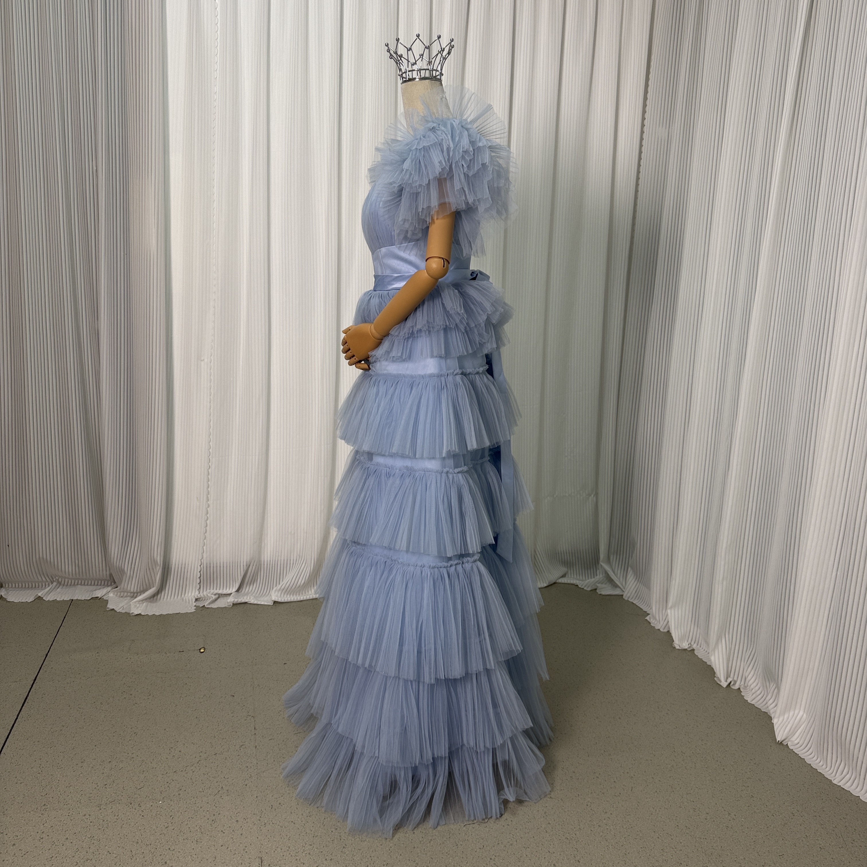 カラードレス グレー プリーツドレス チュールスカート ファスナー Aライン 揺らめく裾 花嫁