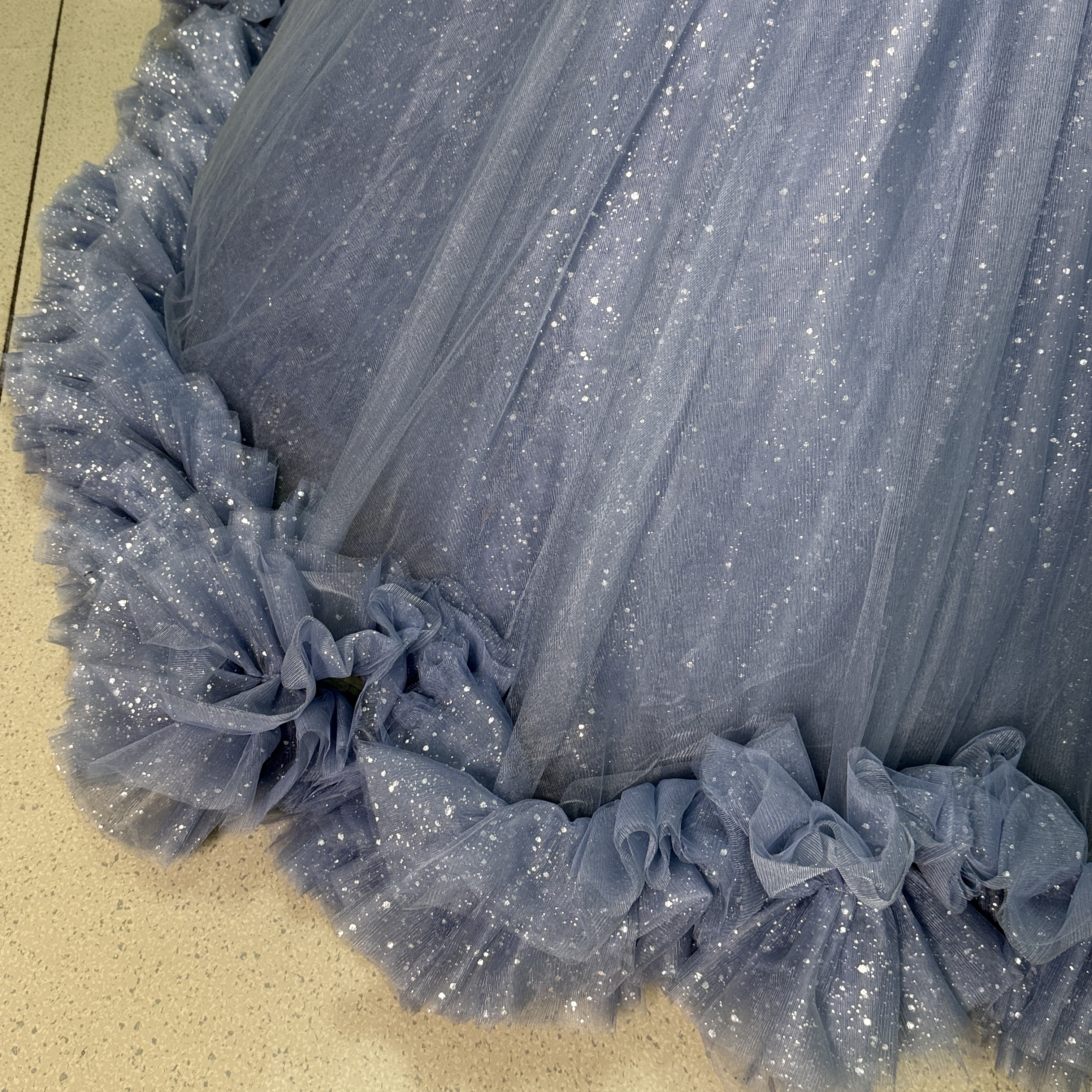 カラードレス ブルー ベアトップ キラキラチュール ラッフルフリル プリンセスライン 花嫁