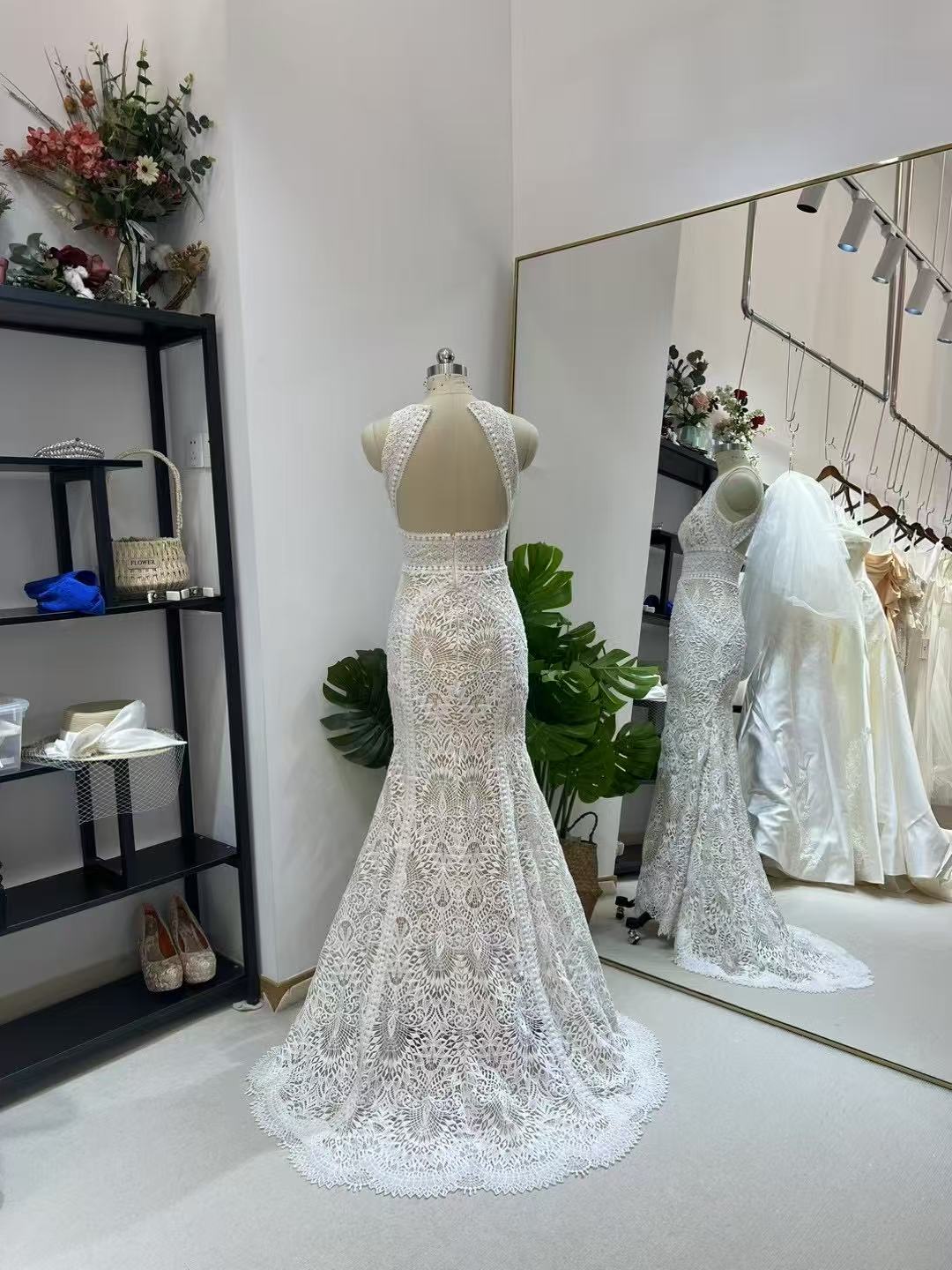 フランス風 ウェディングドレス ノースリーブ 背中見せ マーメイドライン 大人っぽい 贅沢な総レース 結婚式