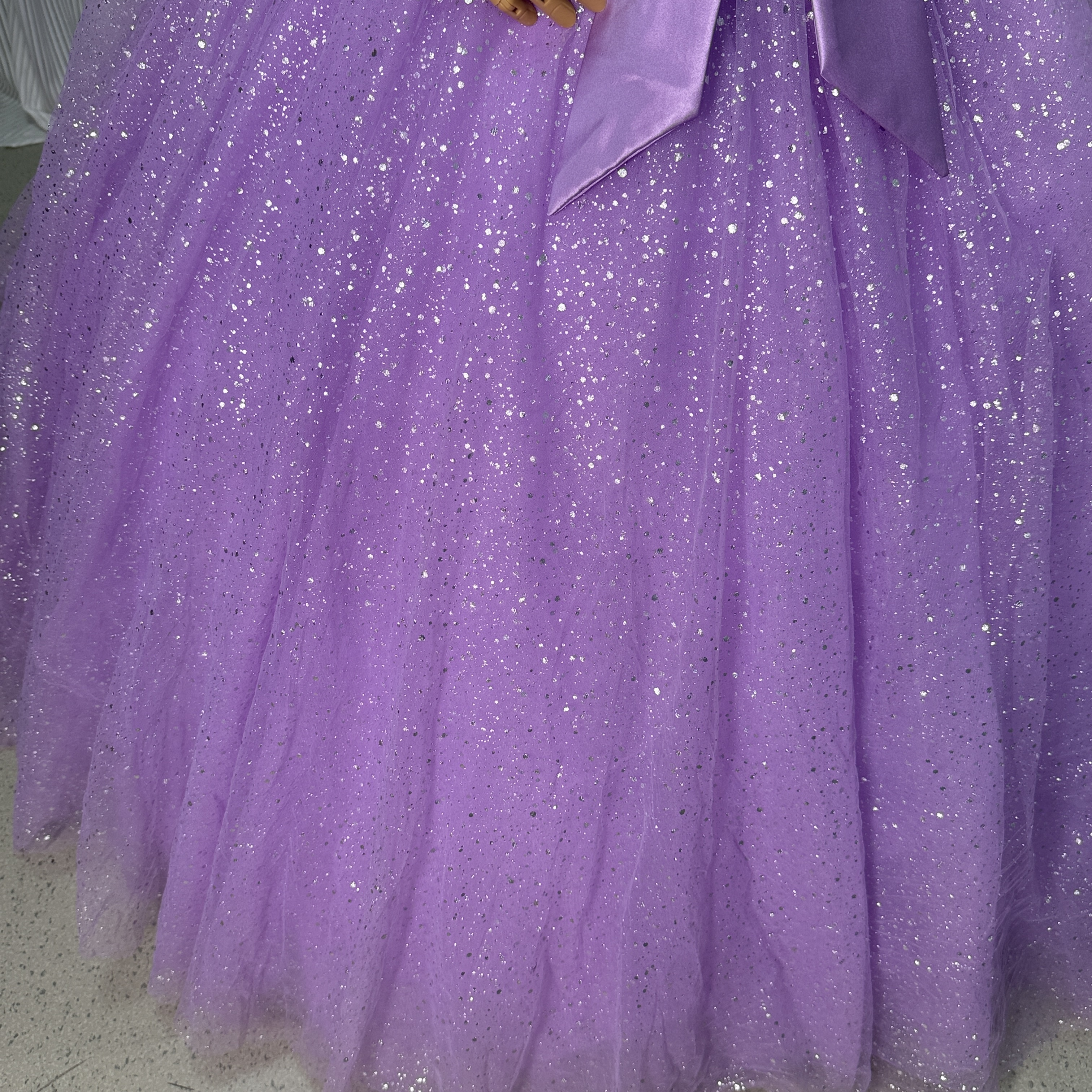カラードレス パープル キラキラチュール 取り外しオフショルダー サッシュベルト ラッフルフリル 花嫁