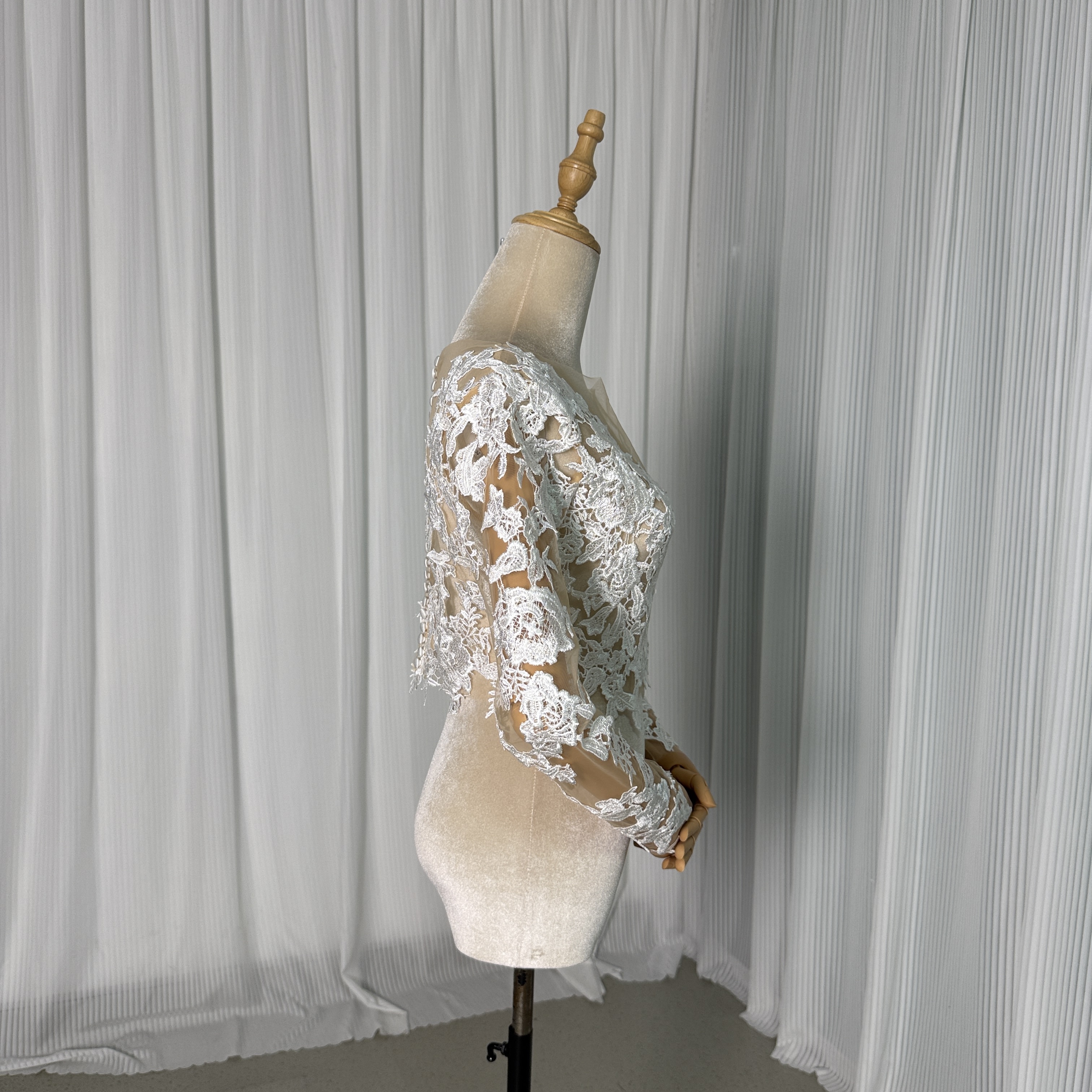 トップス Vネック ロングスリーブ くるみボタン 上品花レース 花嫁/結婚式