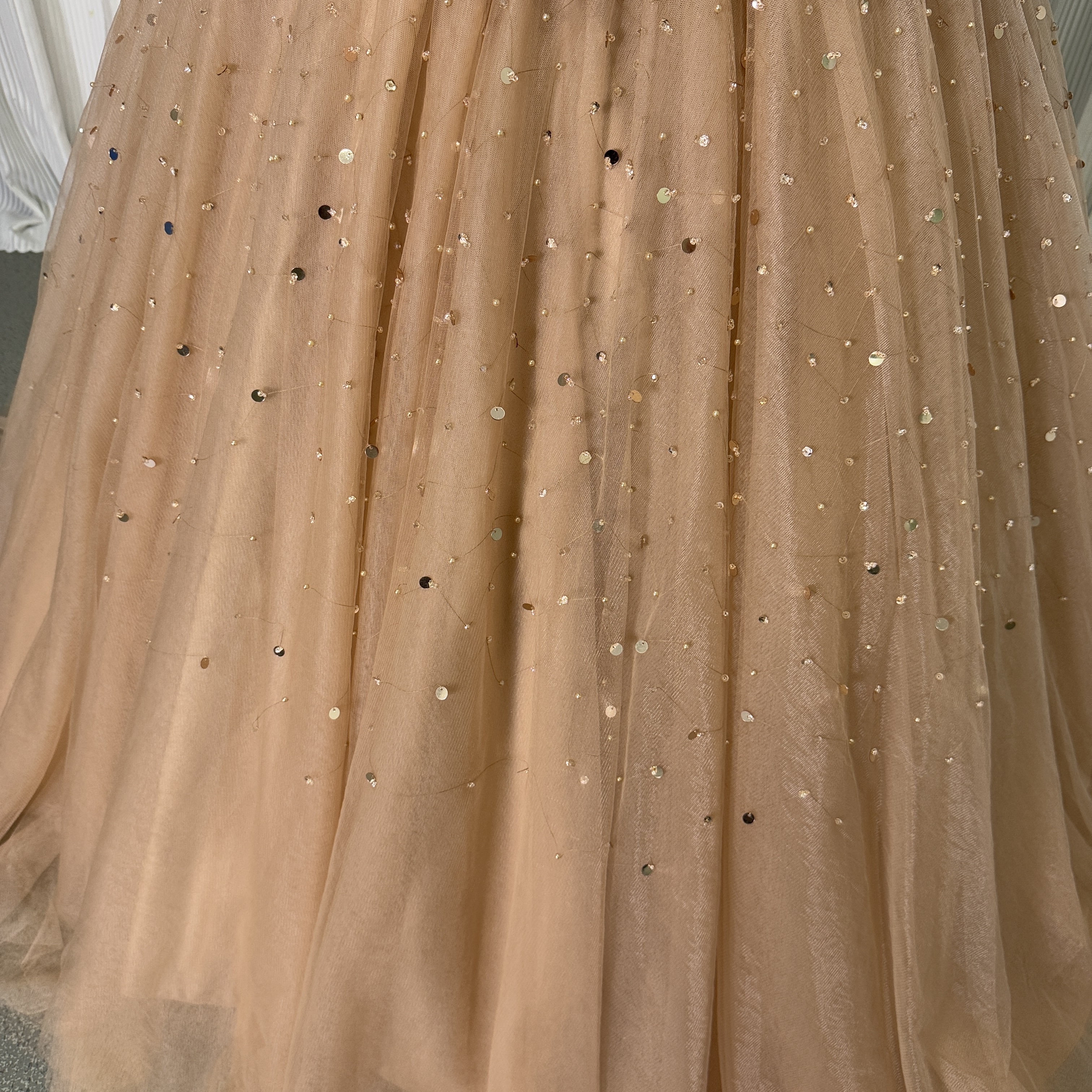 フランス風 カラードレス シャンパン色 ベアトップ シークインチュール チュールスカート 披露宴