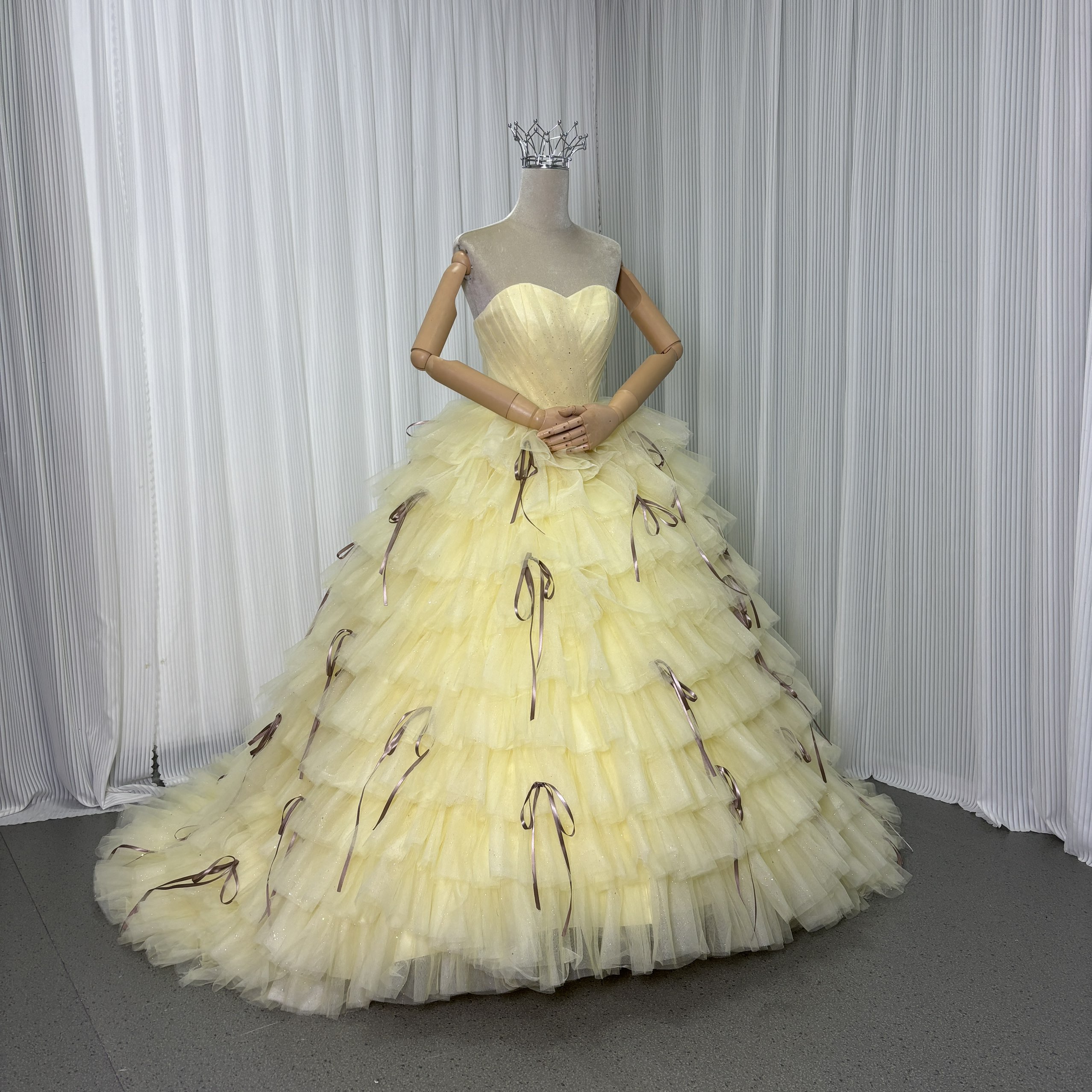カラードレス パステルイエロー ベアトップ 柔らかく重ねたチュールスカート リボン キラキラチュール 前撮り