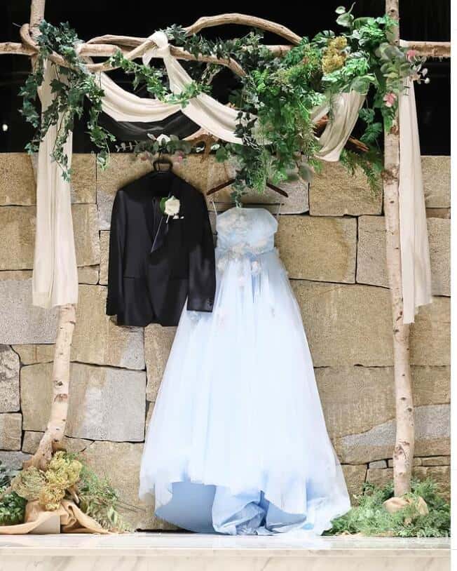 実例写真！美品！カラードレス 薄青 パフスリーブ 美しい花レース 憧れのドレス 揺らめく裾 拳式/前撮り