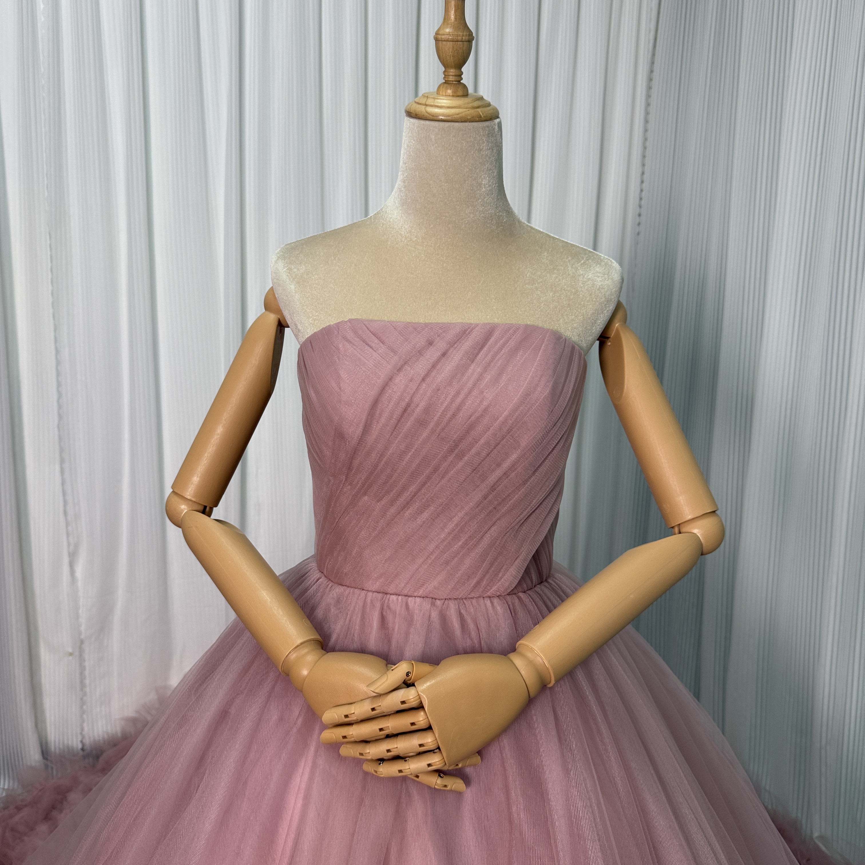 人気上昇！カラードレス ピンク ベアトップ ラッフルフリル 華やかなトレーン 前撮り