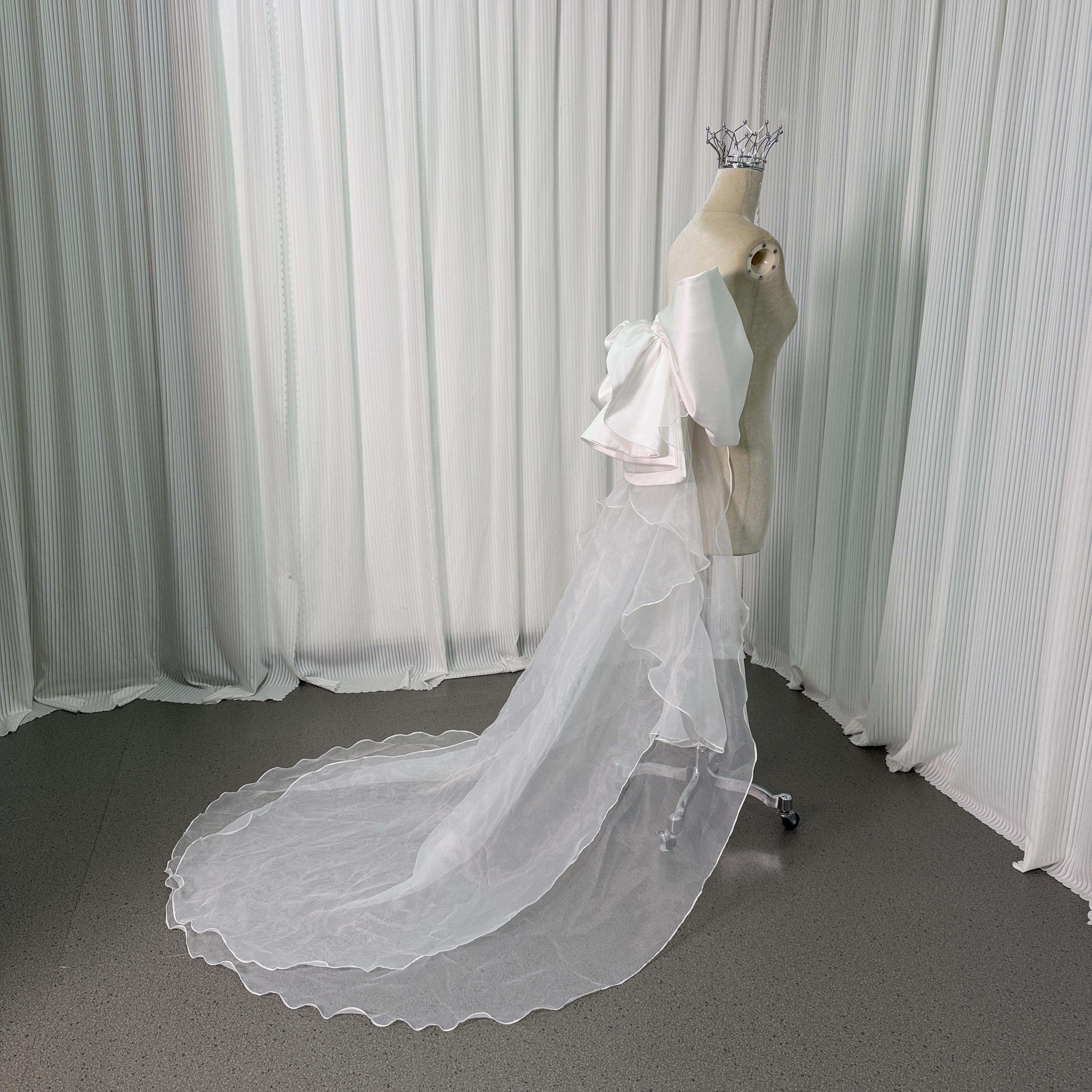 ふっくら柔らかなバックリボン 取り外し ロイヤルサテン 上質オーガンジー ミニトレーン 結婚式 前撮り