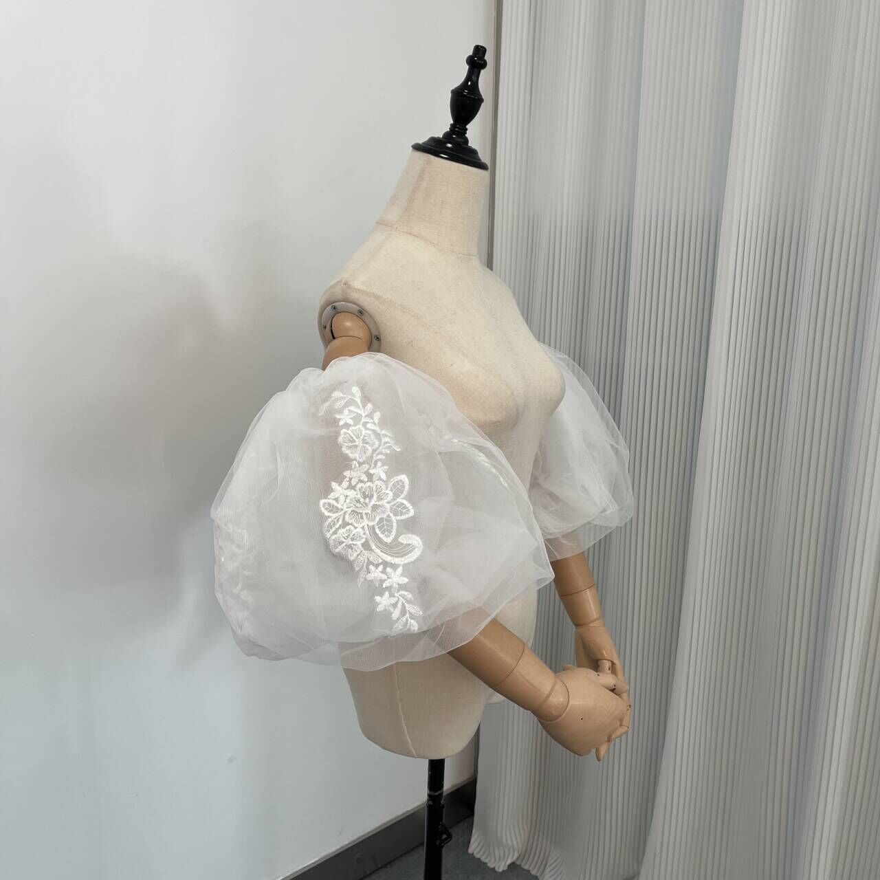 オーガンジーにチュールを重ね袖 ふわふわ袖 取り外し袖 繊細レース 結婚式/披露宴/二次会