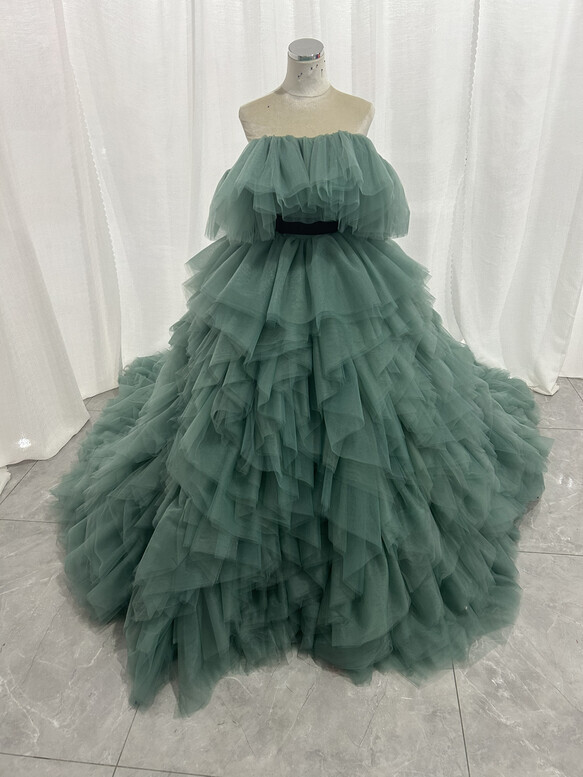 実例写真！カラードレス ミントグリーン オフショルダー 柔らかく重ねたチュールスカート プリンセスライン 花嫁