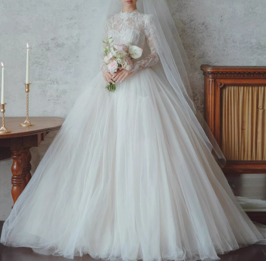 フランス風 ウェディングドレス ロングスリーブ 美しい花レース プリンセスライン クラシカル 結婚式