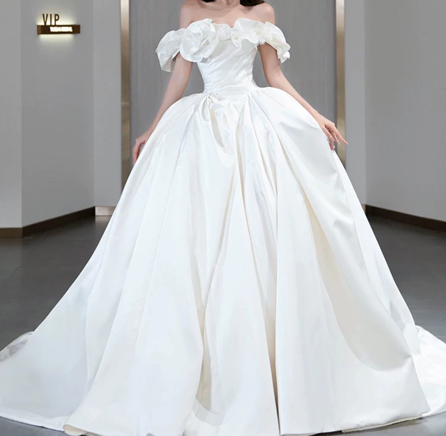 ウエディングドレス オフショルダー ラッフルフリル プリンセスライン ロングトレーン 編み上げ 結婚式