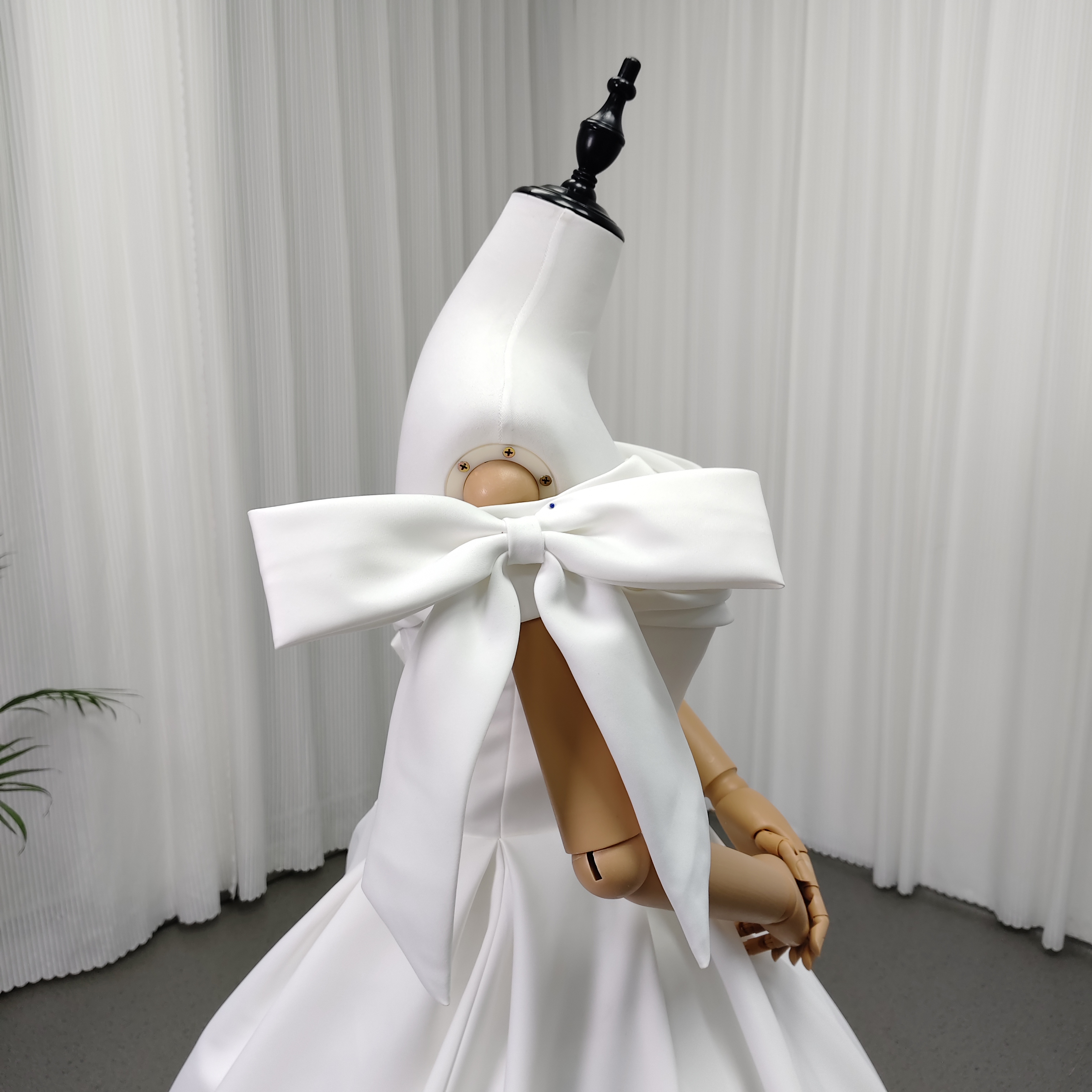 ウエディングドレス オフショルダー 取り外しリボン ロイヤルサテン ロングトレーン 編み上げ エレガント 結婚式