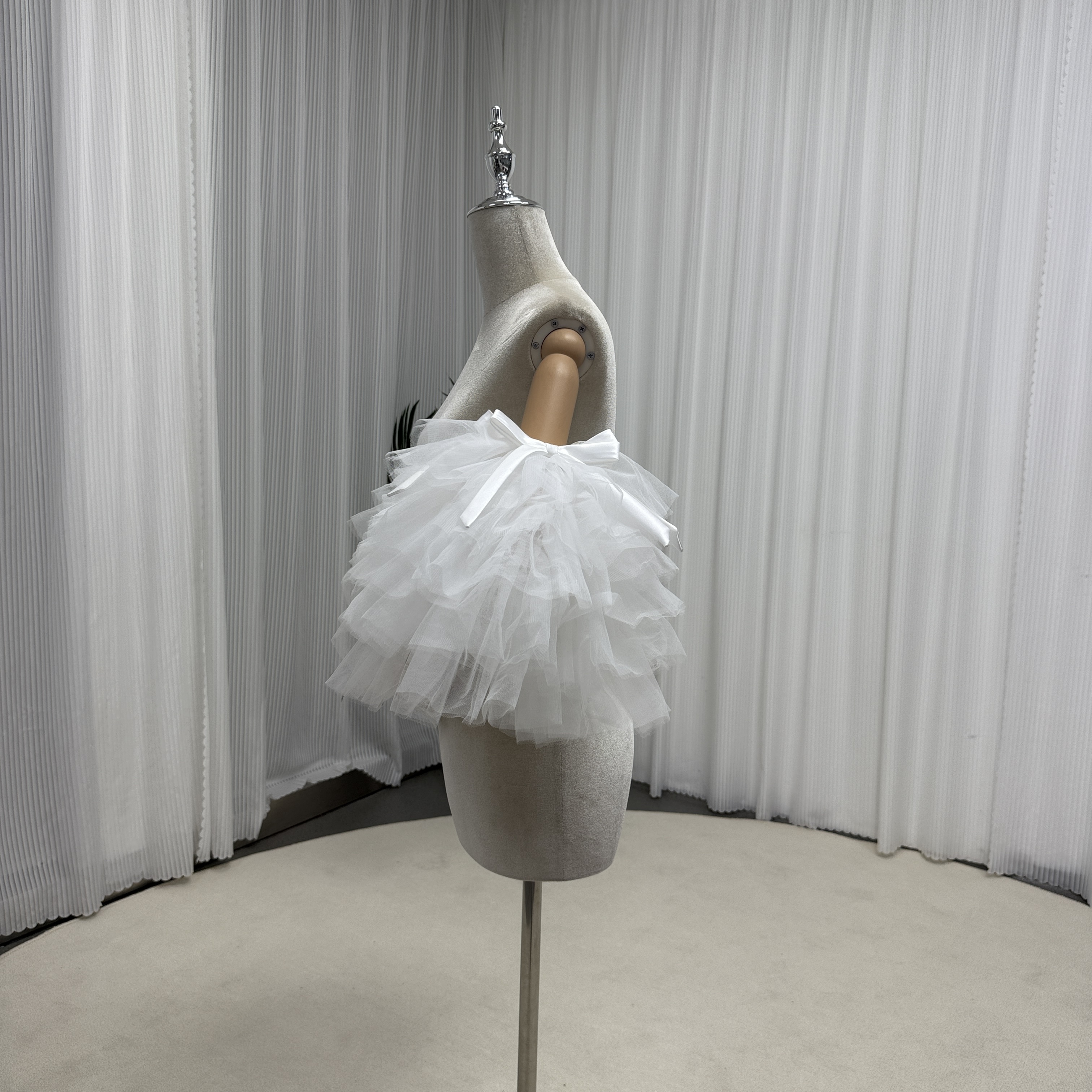 オフホワイト ふわふわ袖 ラッフルフリル リボン ストレッチ エレガント 結婚式